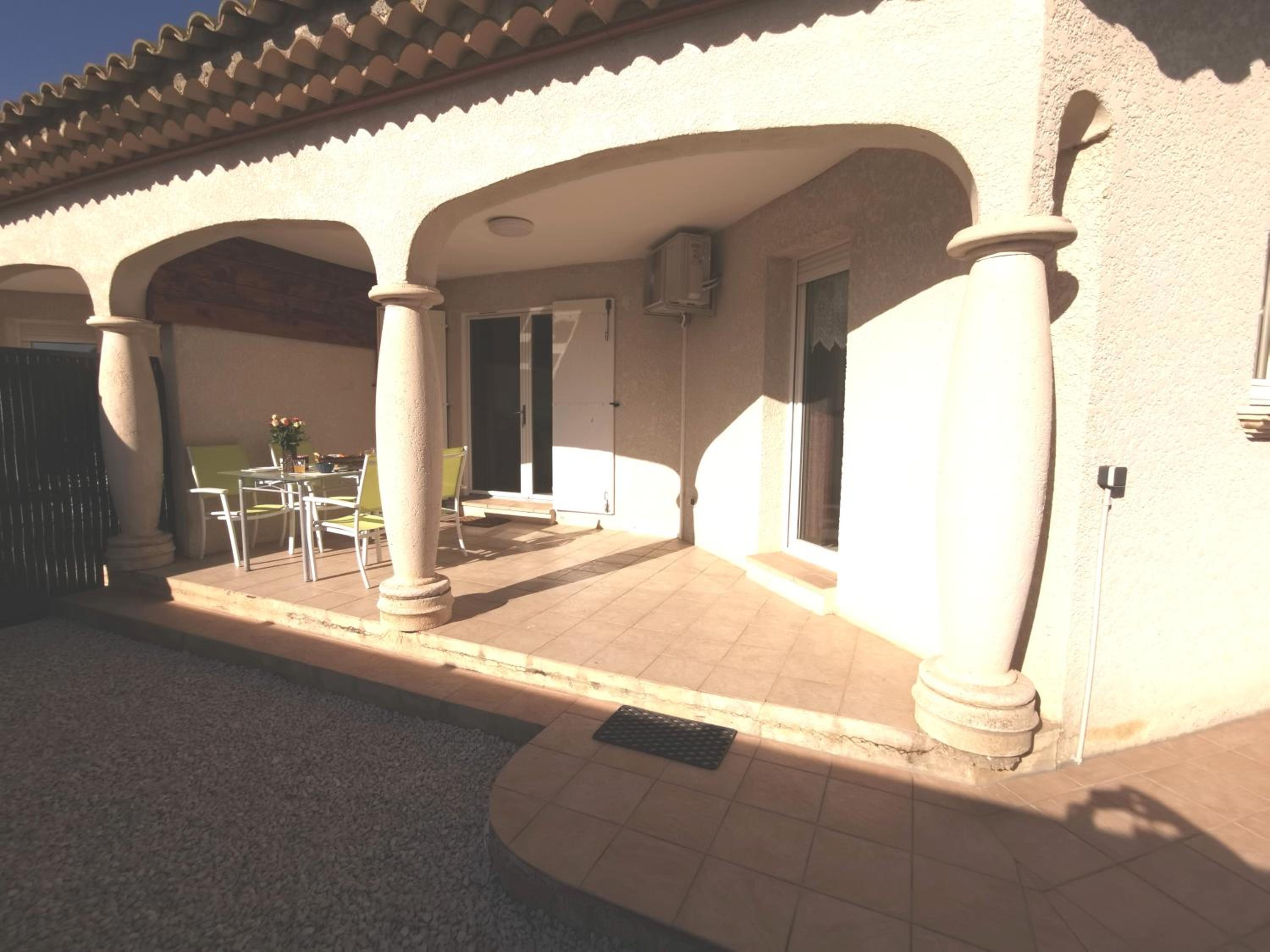 Gite en 3 épis de plain-pied, 2 chambres, climatisé, terrasse, jardinet et parking, très calme