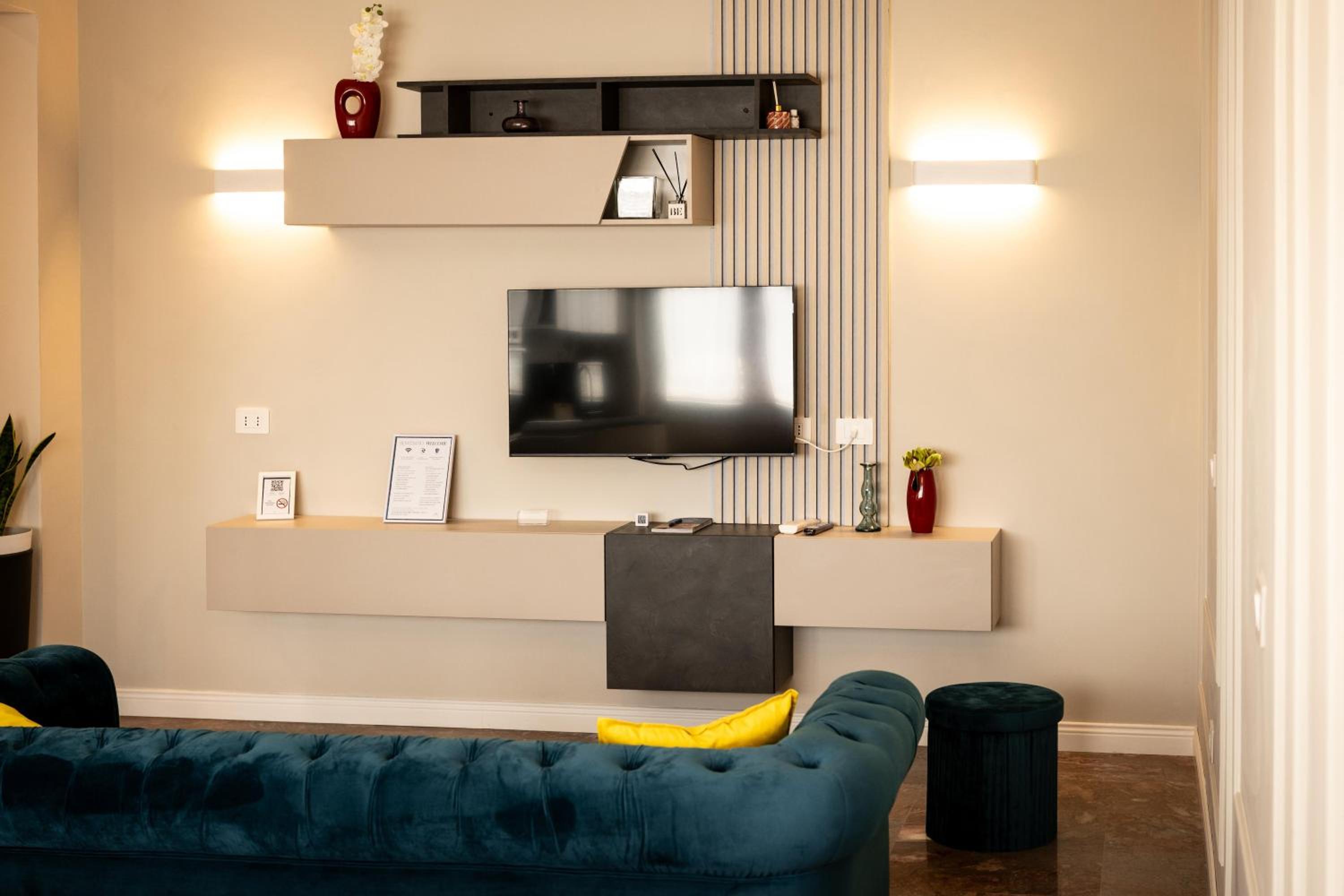 Upper San Pietro elegant flat on metro A with a view