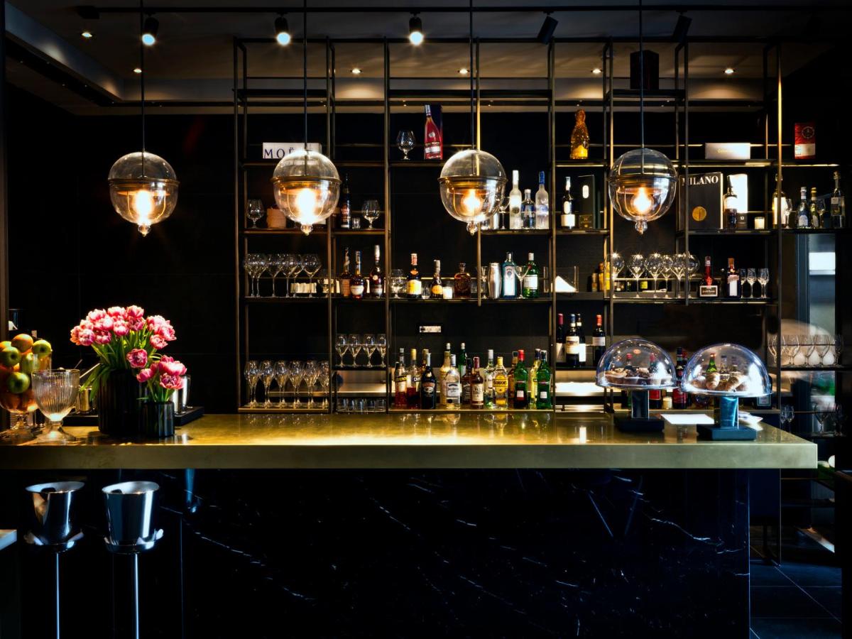 bar