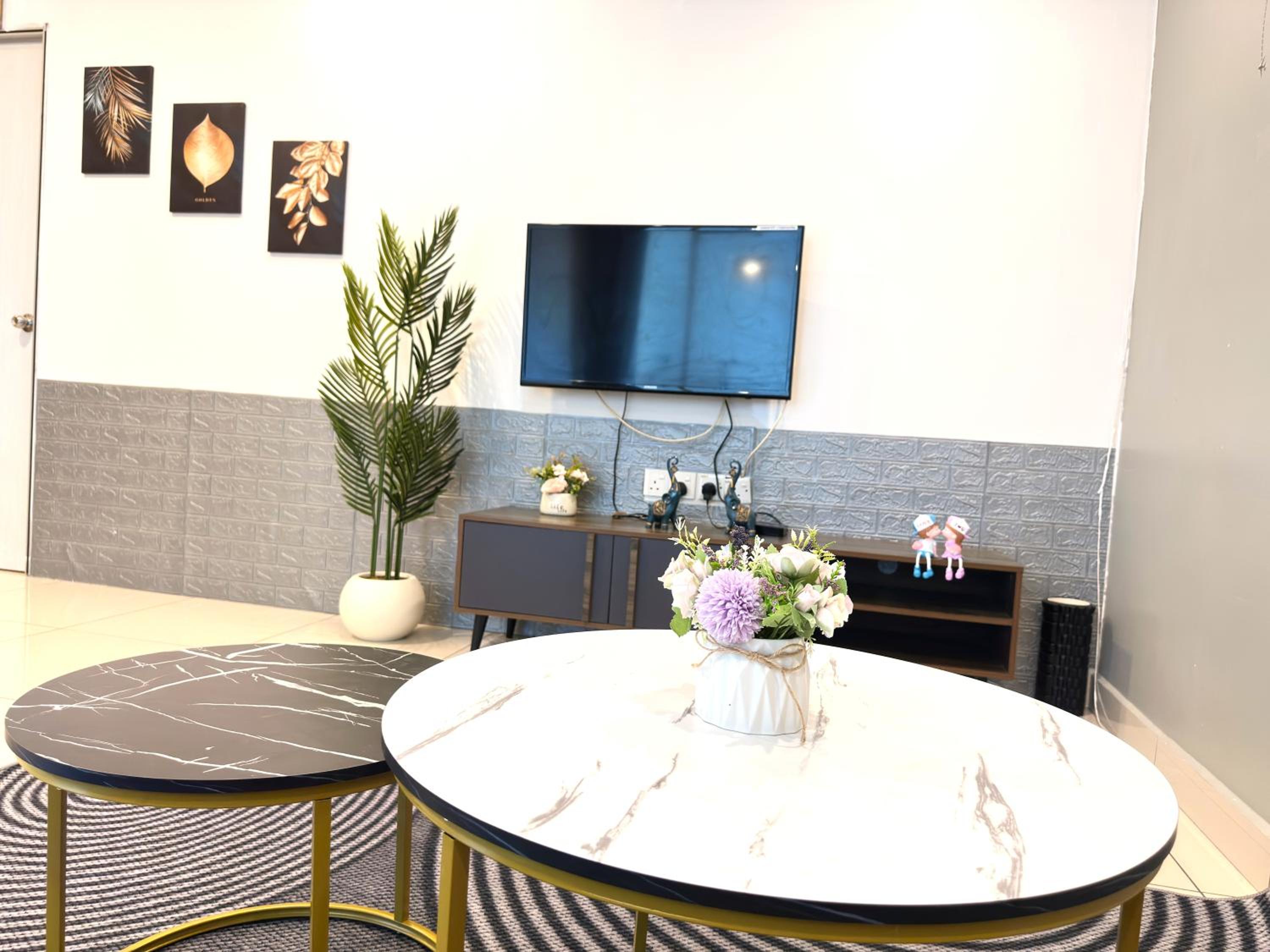 High-Floor Seaview Modern Suite 2BR Condo Next to Gurney & Georgetown Mansion one 26