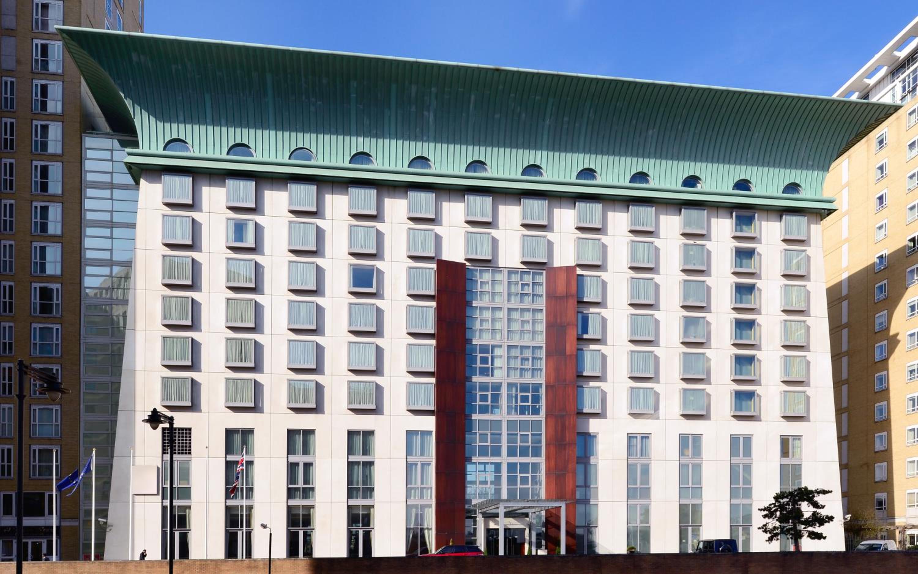 Canary Riverside Plaza Hotel