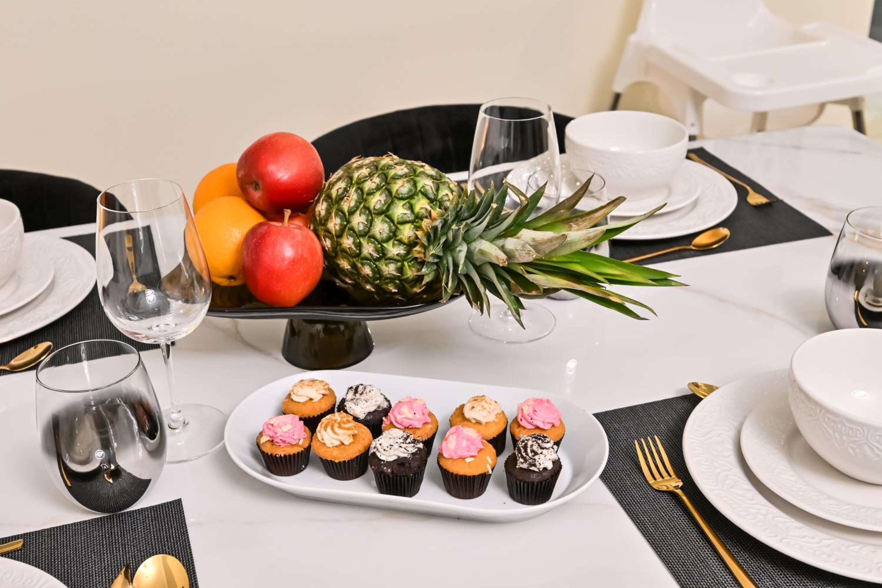 New Luxury 2 Bedroom with Burj Khalifa View & Spectacular Rooftop Infinity Pool Bar