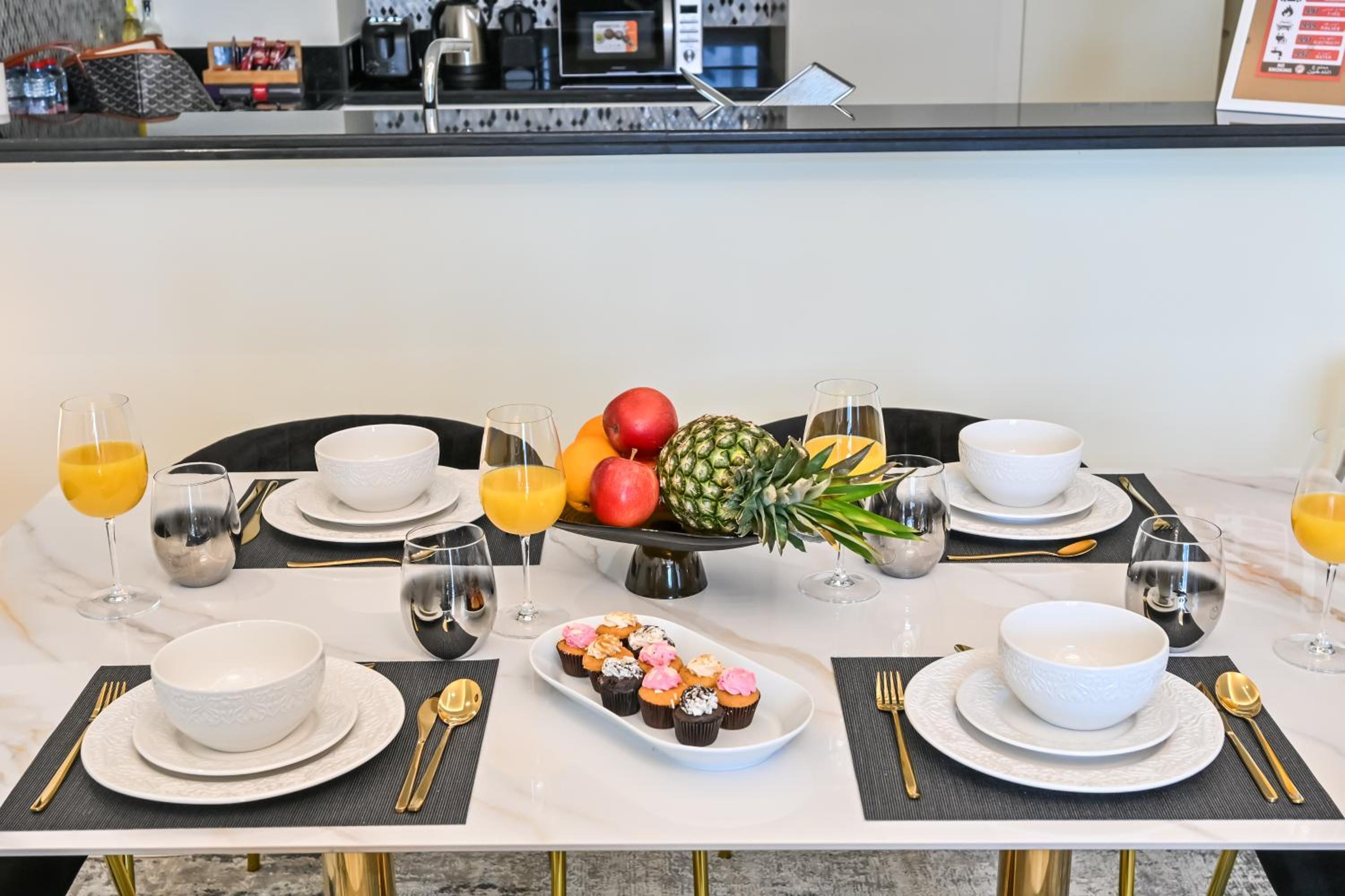 New Luxury 2 Bedroom with Burj Khalifa View & Spectacular Rooftop Infinity Pool Bar