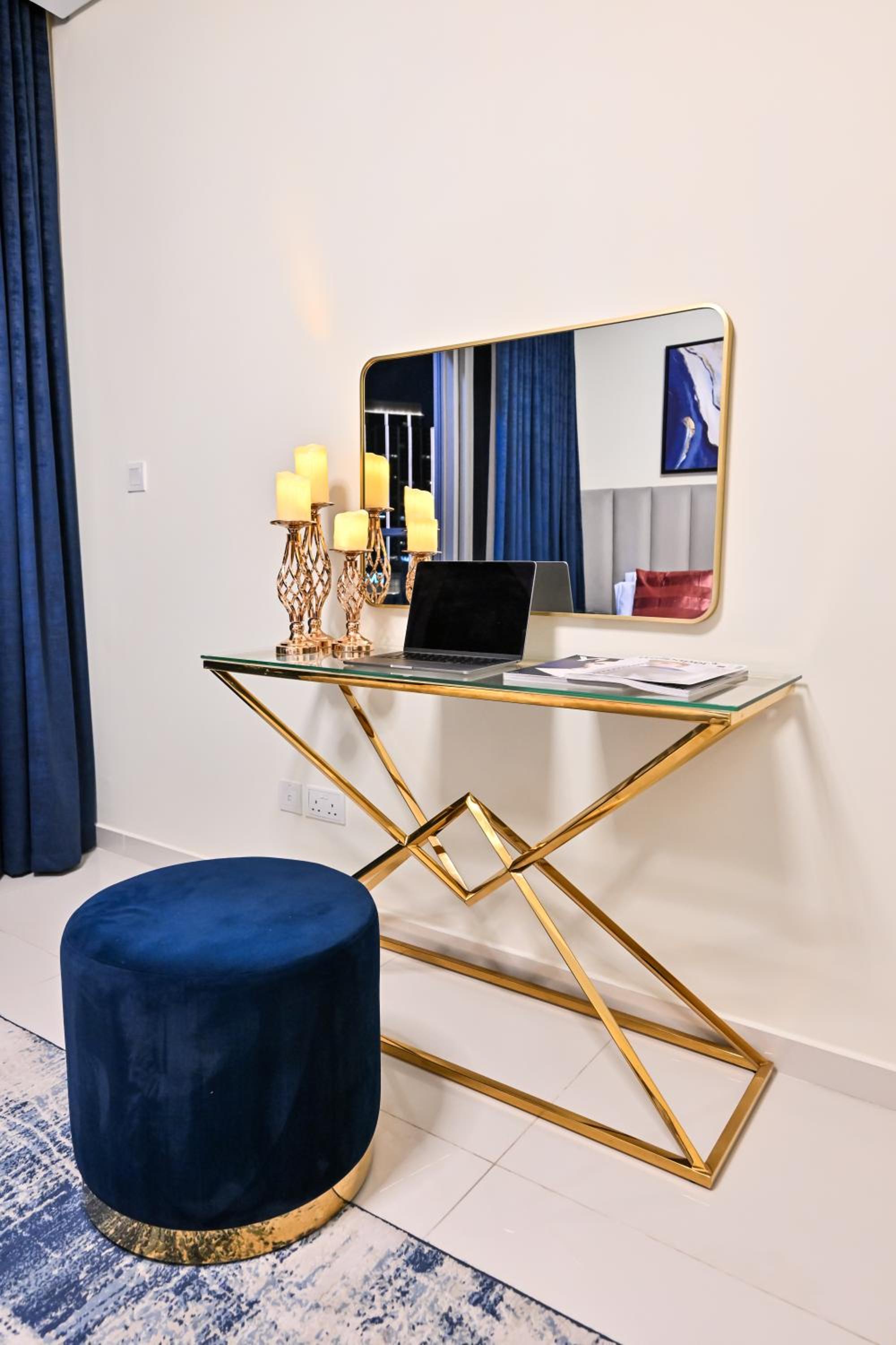 New Luxury 2 Bedroom with Burj Khalifa View & Spectacular Rooftop Infinity Pool Bar
