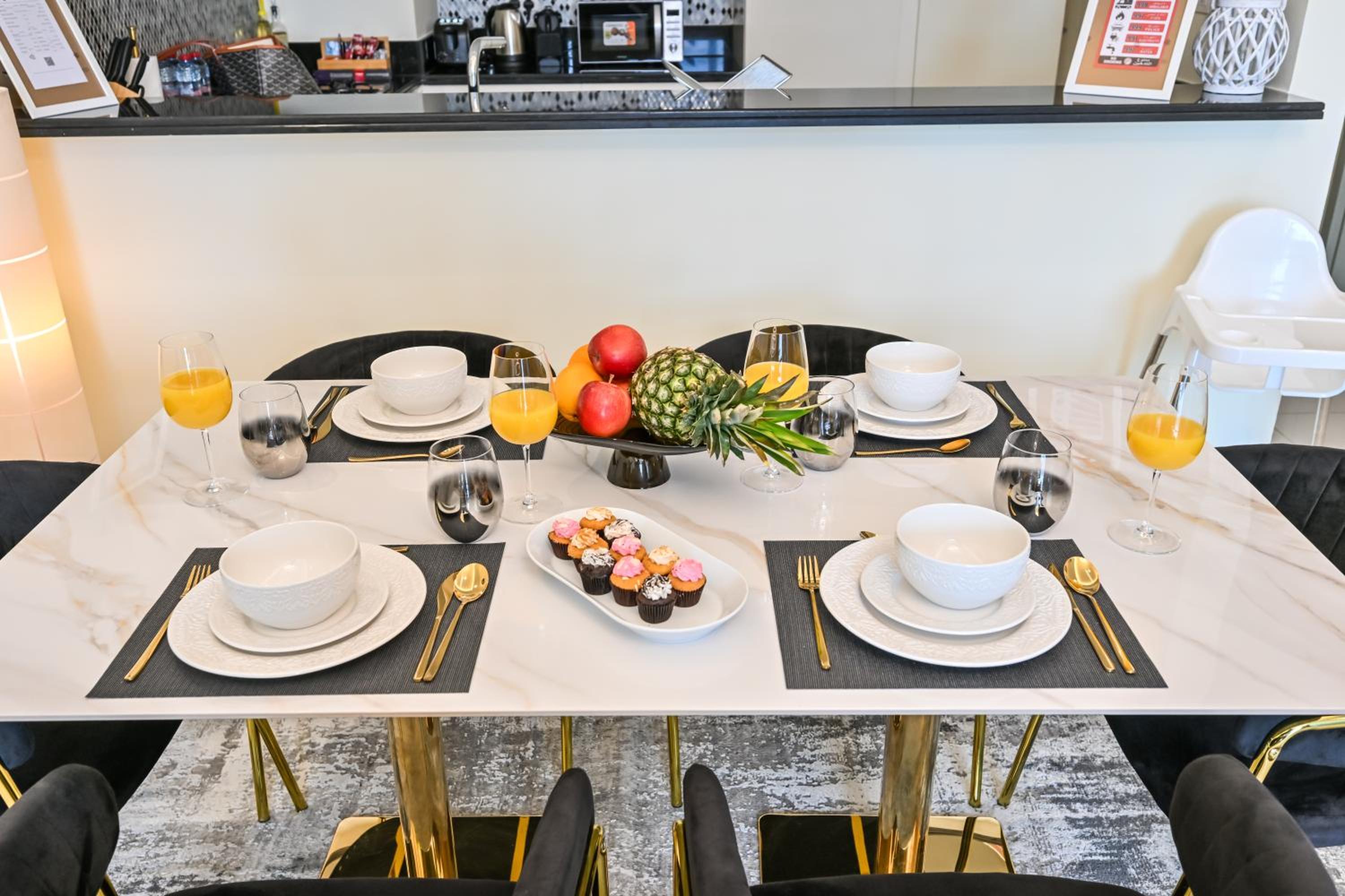New Luxury 2 Bedroom with Burj Khalifa View & Spectacular Rooftop Infinity Pool Bar