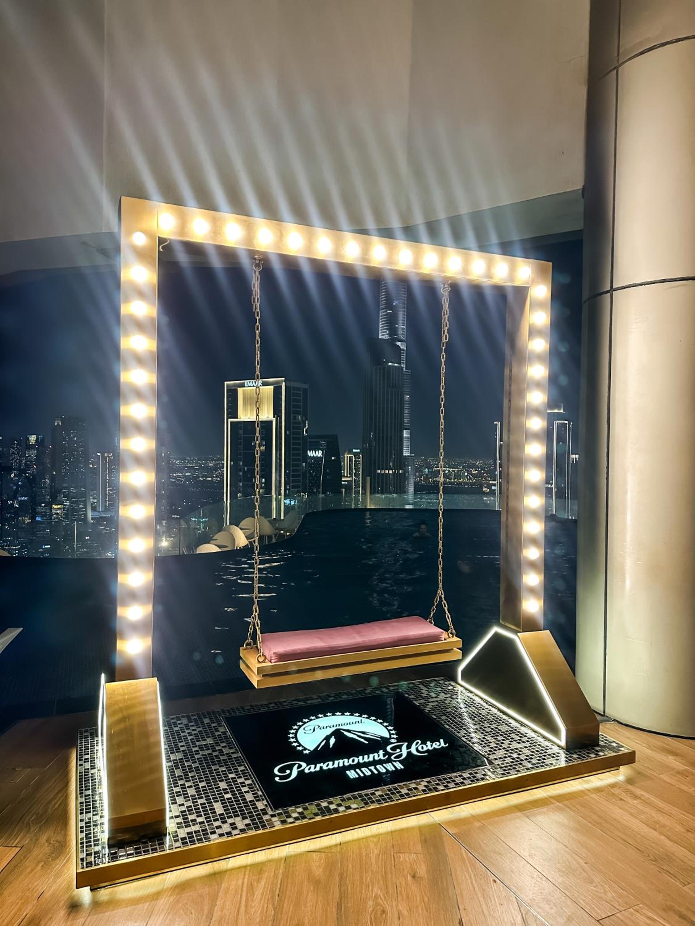 New Luxury 2 Bedroom with Burj Khalifa View & Spectacular Rooftop Infinity Pool Bar