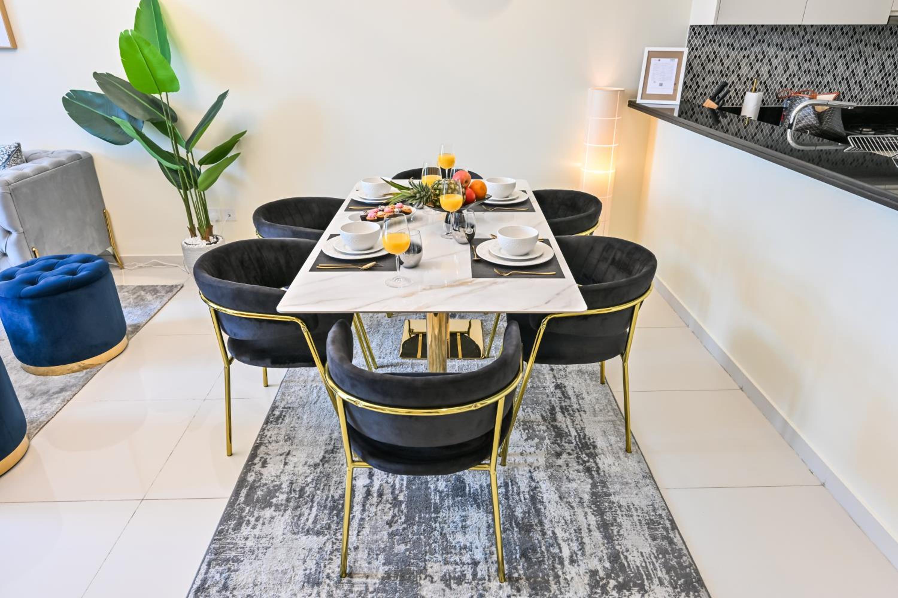 New Luxury 2 Bedroom with Burj Khalifa View & Spectacular Rooftop Infinity Pool Bar