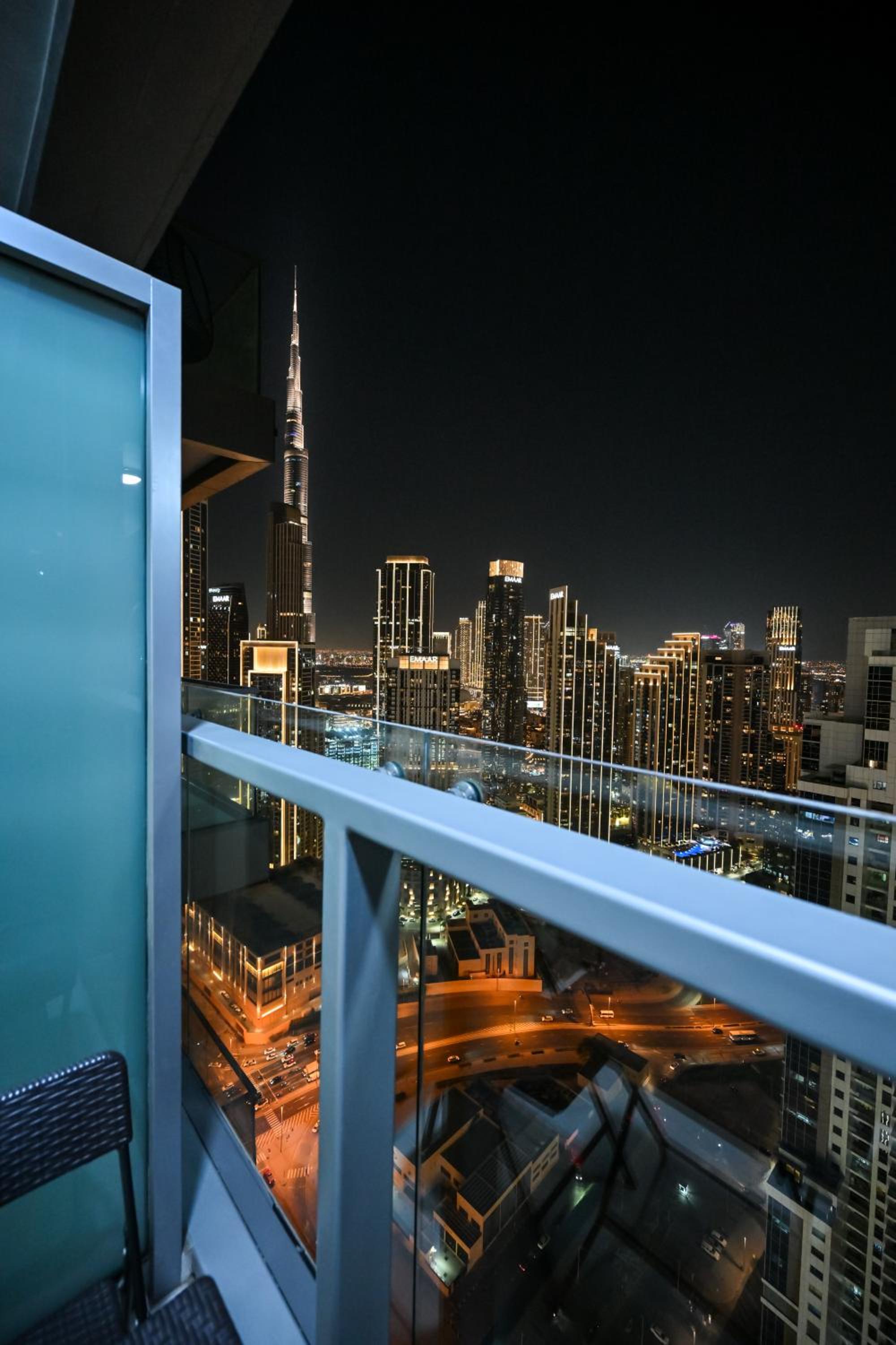 New Luxury 2 Bedroom with Burj Khalifa View & Spectacular Rooftop Infinity Pool Bar