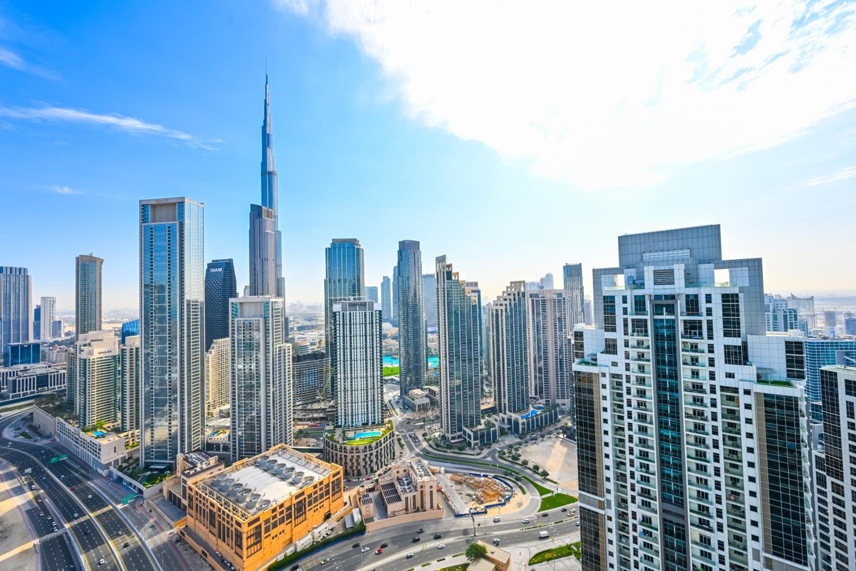 New Luxury 2 Bedroom with Burj Khalifa View & Spectacular Rooftop Infinity Pool Bar