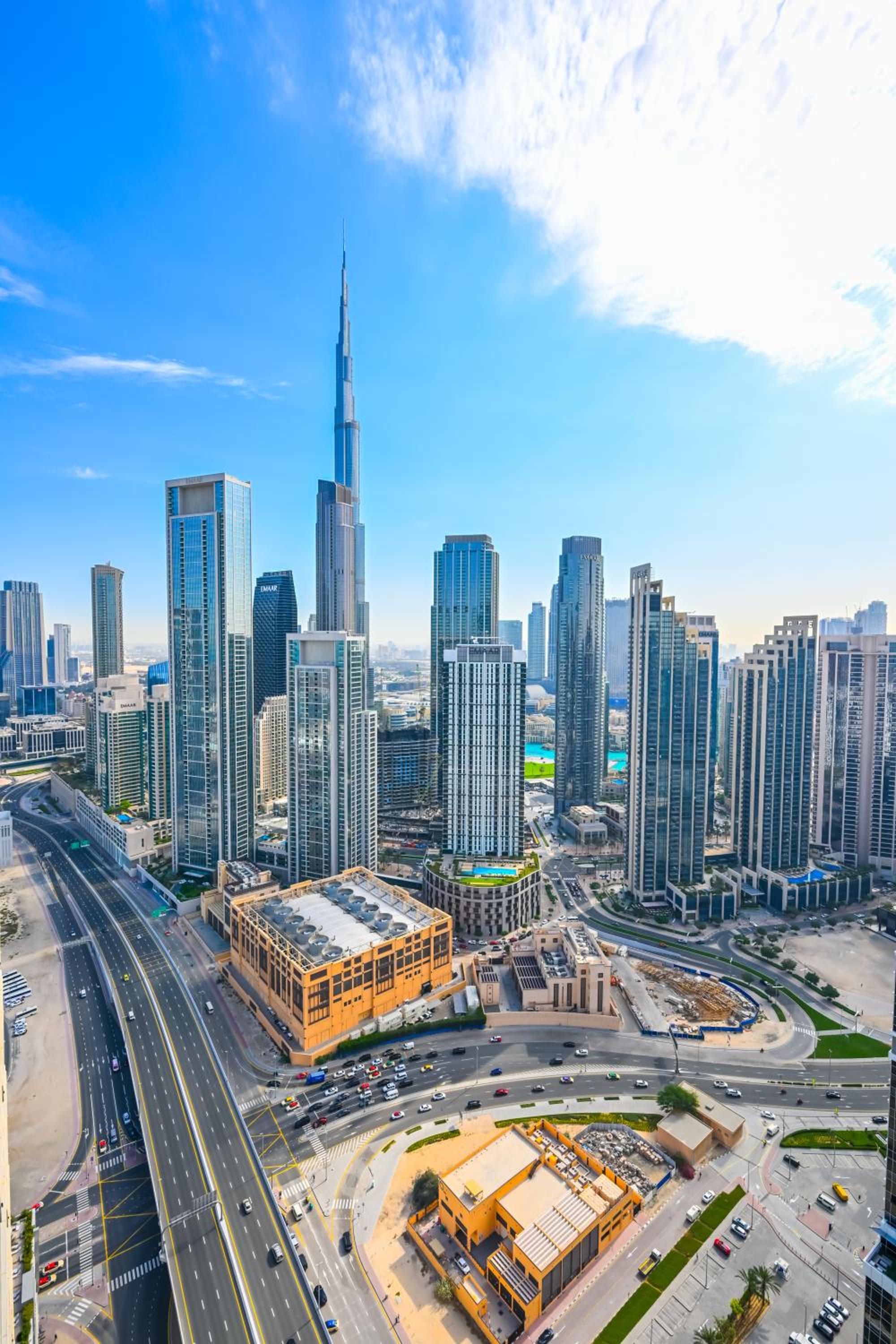 New Luxury 2 Bedroom with Burj Khalifa View & Spectacular Rooftop Infinity Pool Bar