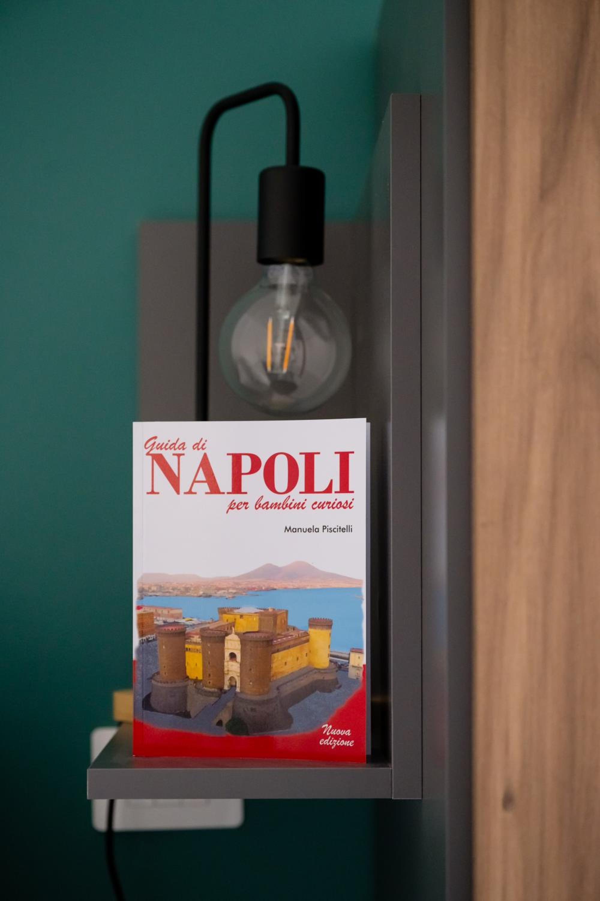 Materdei Rooms - Napoli Centro, Camere con cucina vicino Metro e colazione inclusa