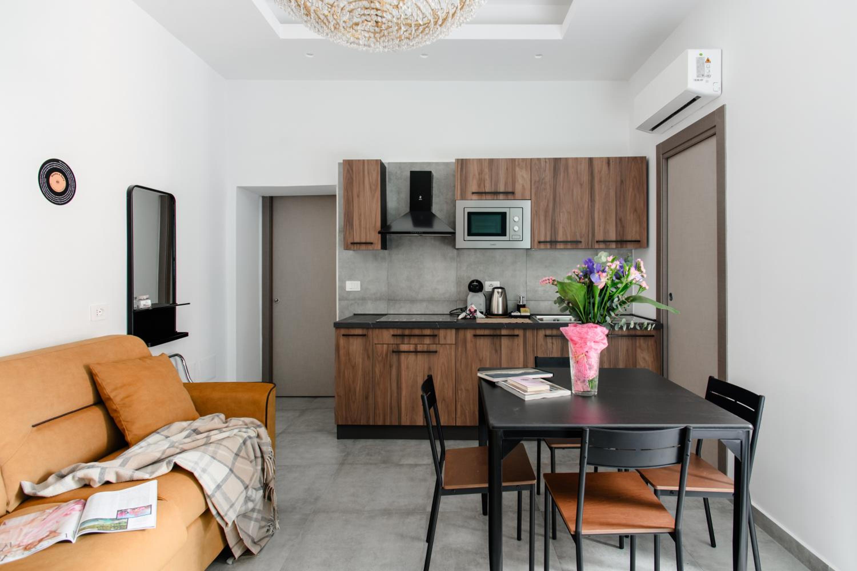 Materdei Rooms - Napoli Centro, Camere con cucina vicino Metro e colazione inclusa