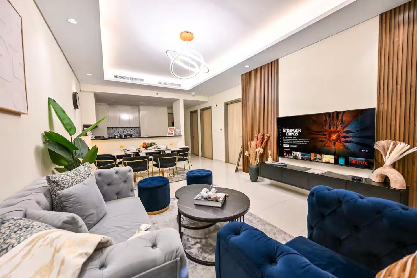 New Luxury 2 Bedroom with Burj Khalifa View & Spectacular Rooftop Infinity Pool Bar