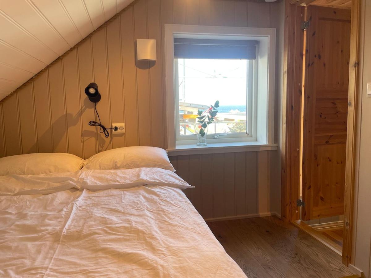 Havbris apartment with sea view in Borhaug, Farsund