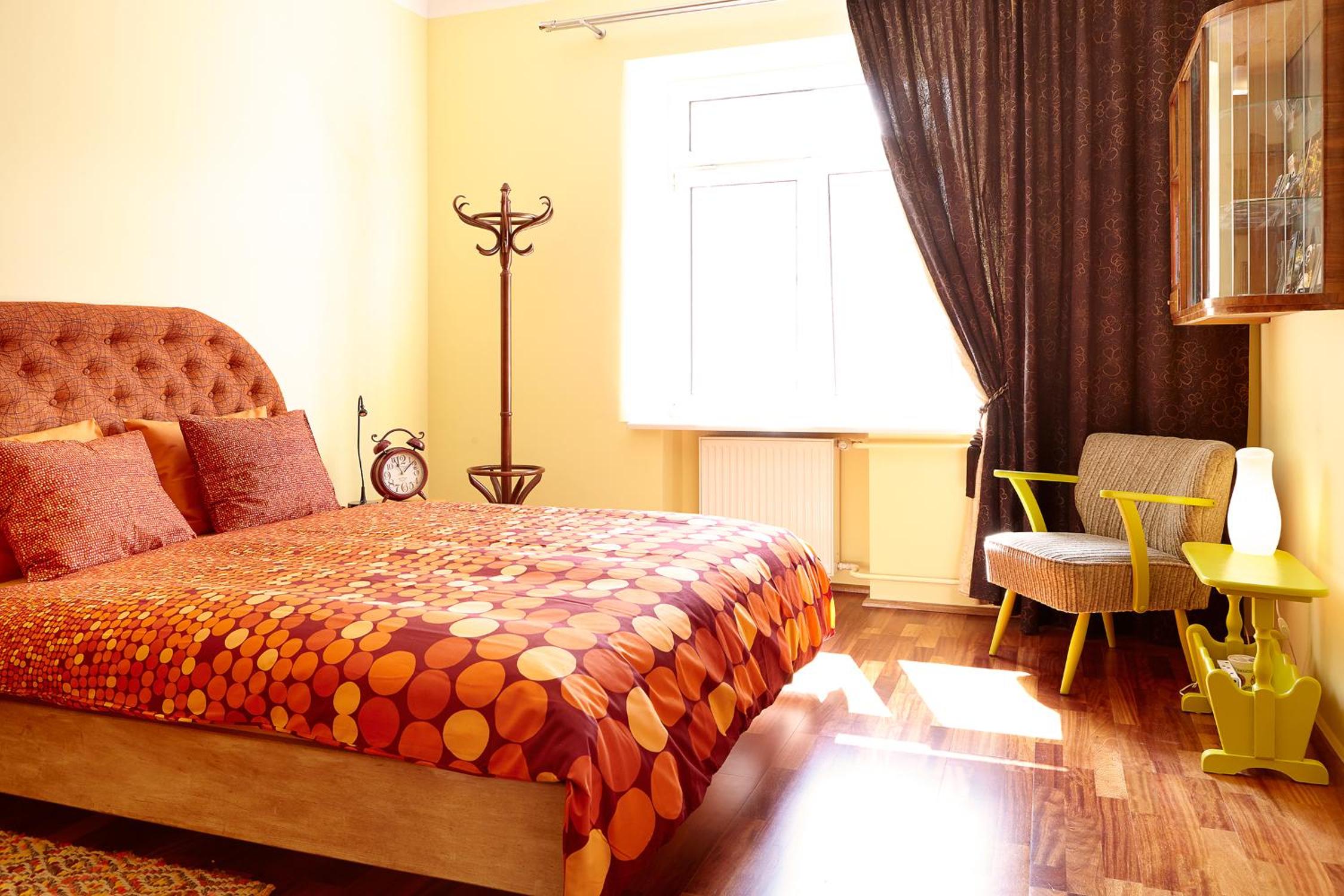 Lovely Funky Flat near Royal Park view 2