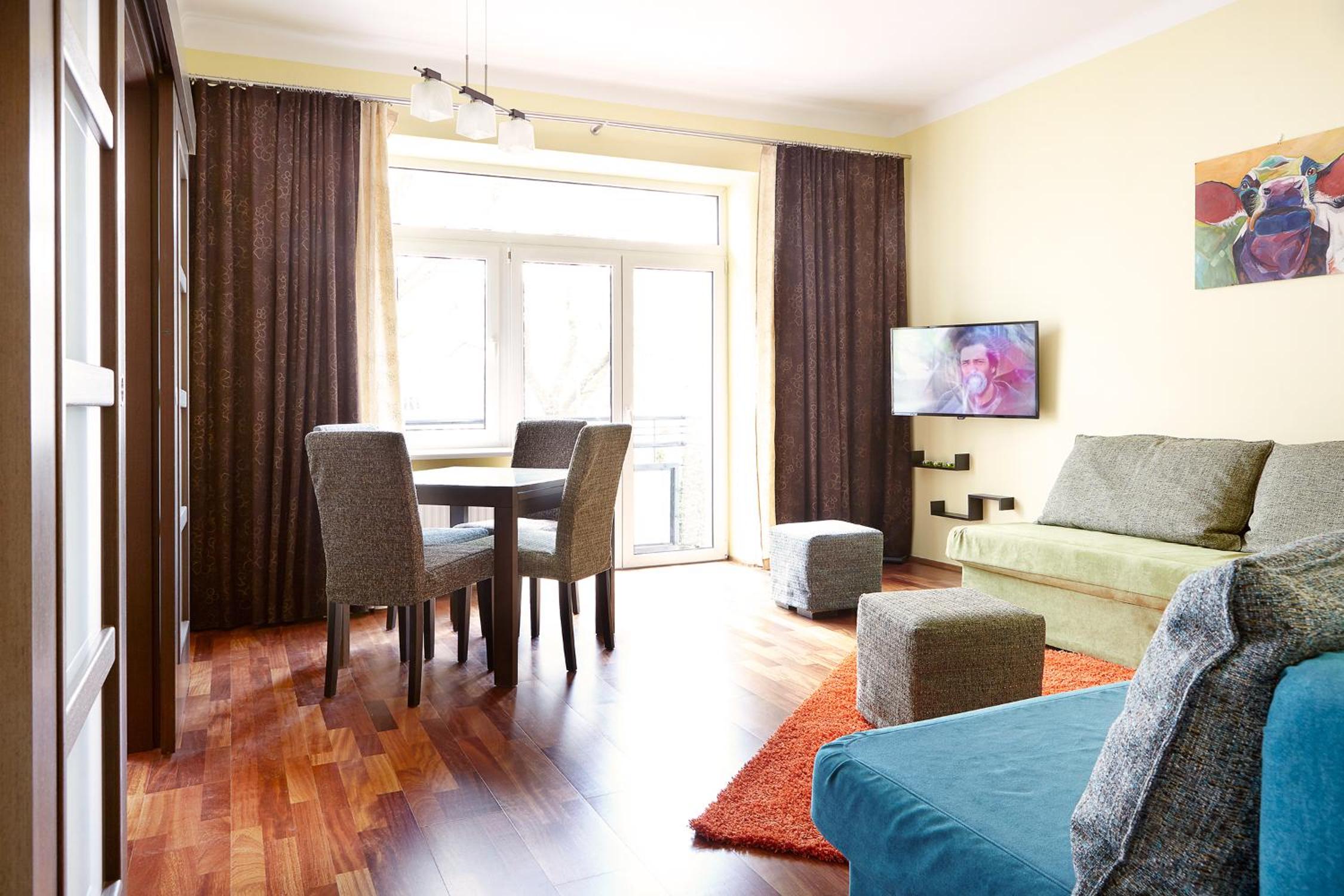 Lovely Funky Flat near Royal Park view 4