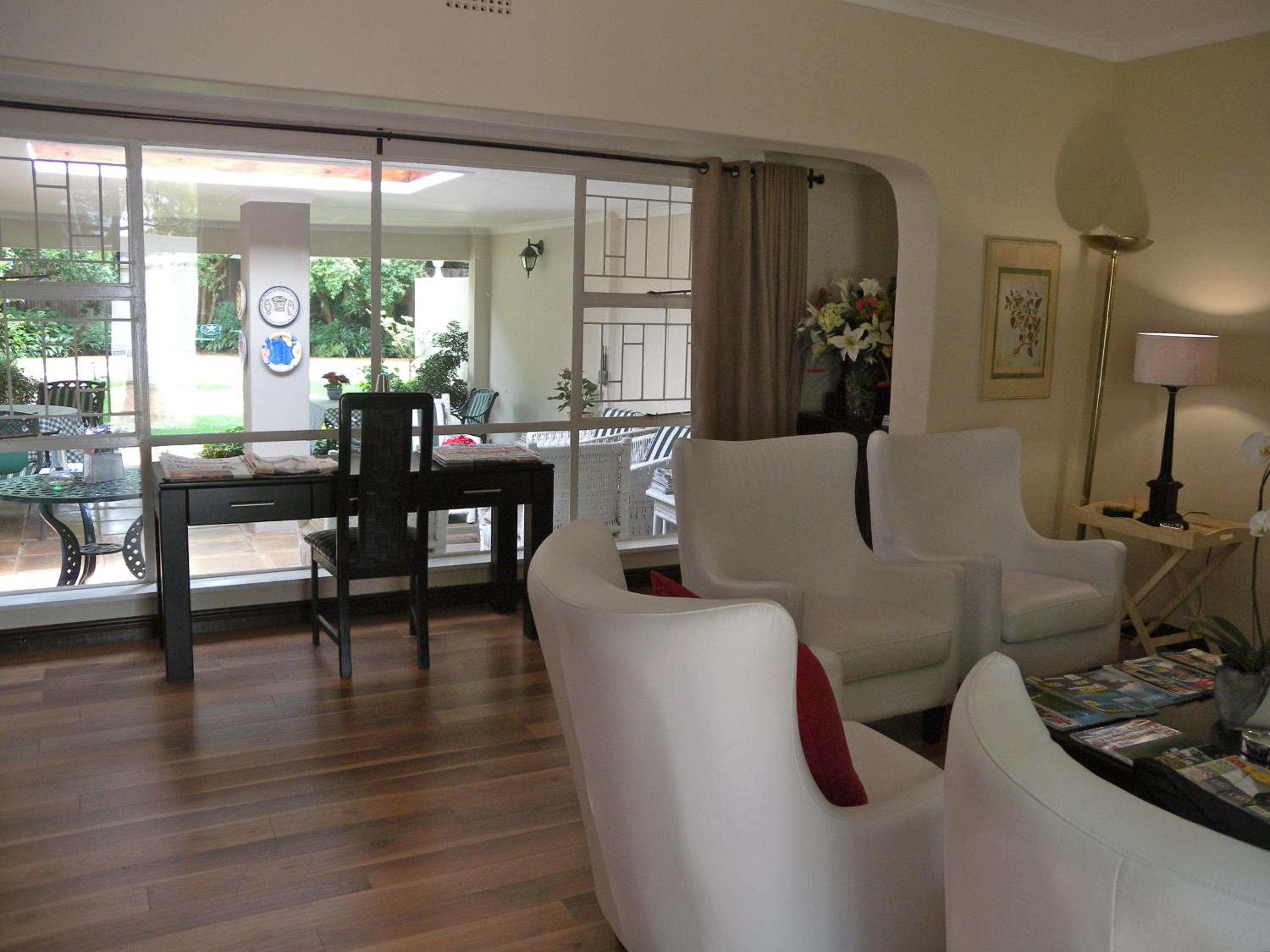 Rosebank Lodge Guesthouse by Claires
