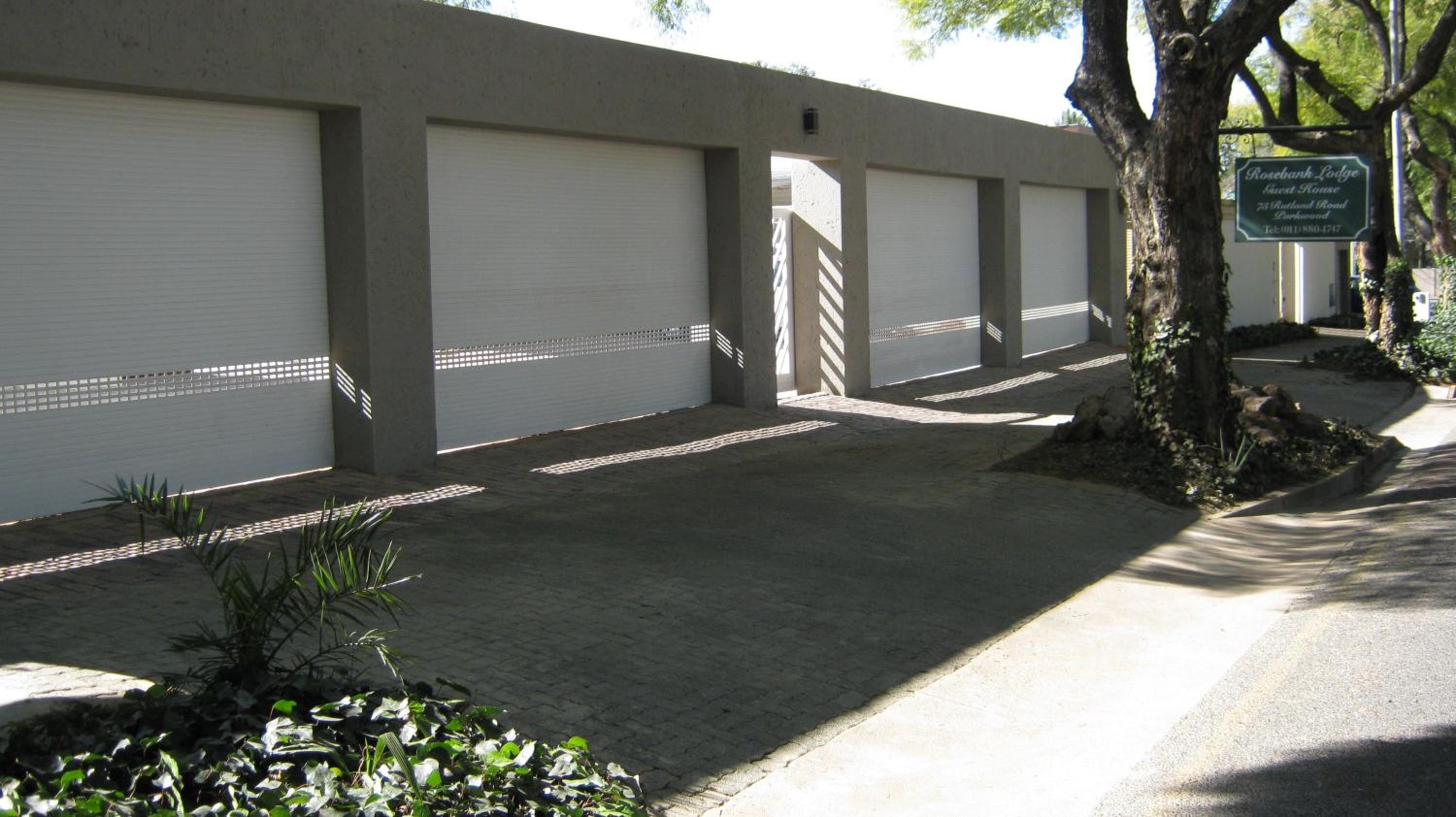 Rosebank Lodge Guesthouse by Claires