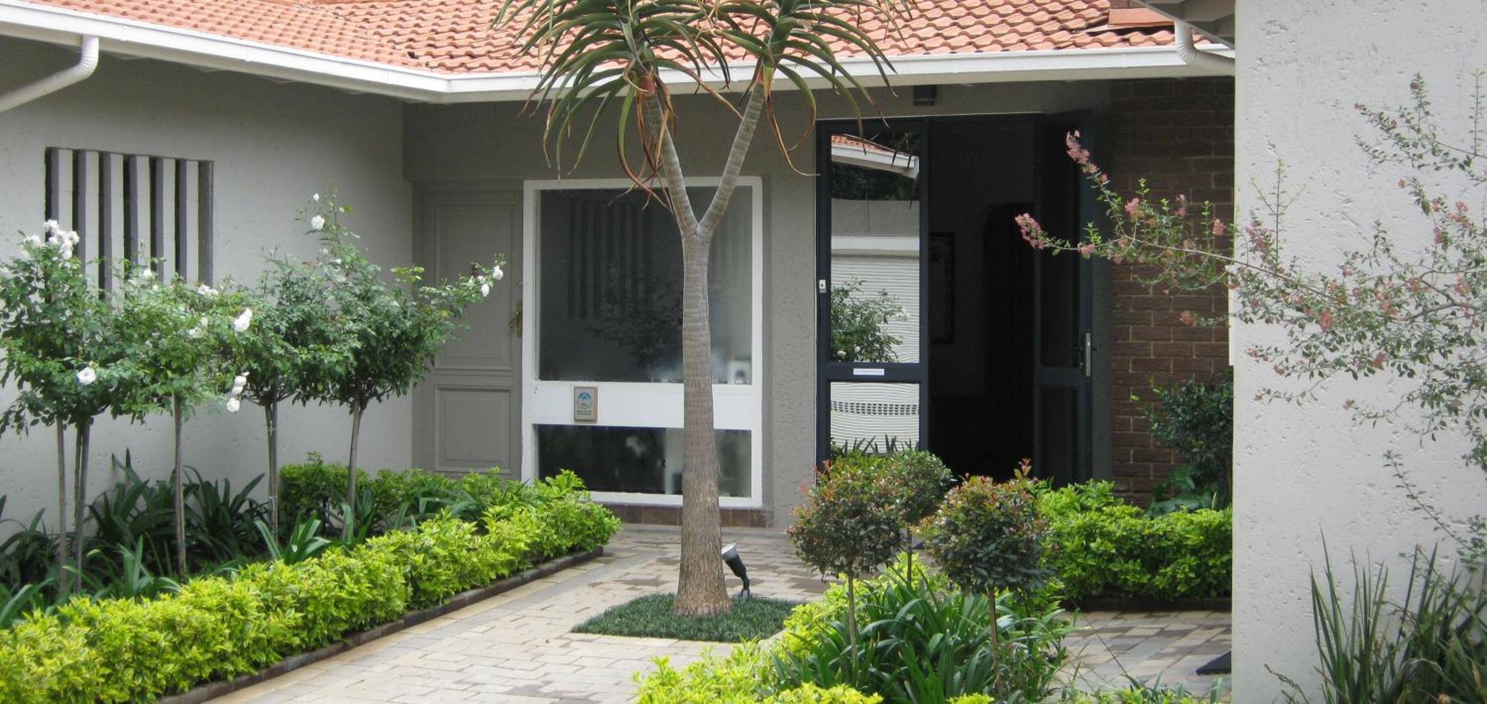 Rosebank Lodge Guesthouse by Claires