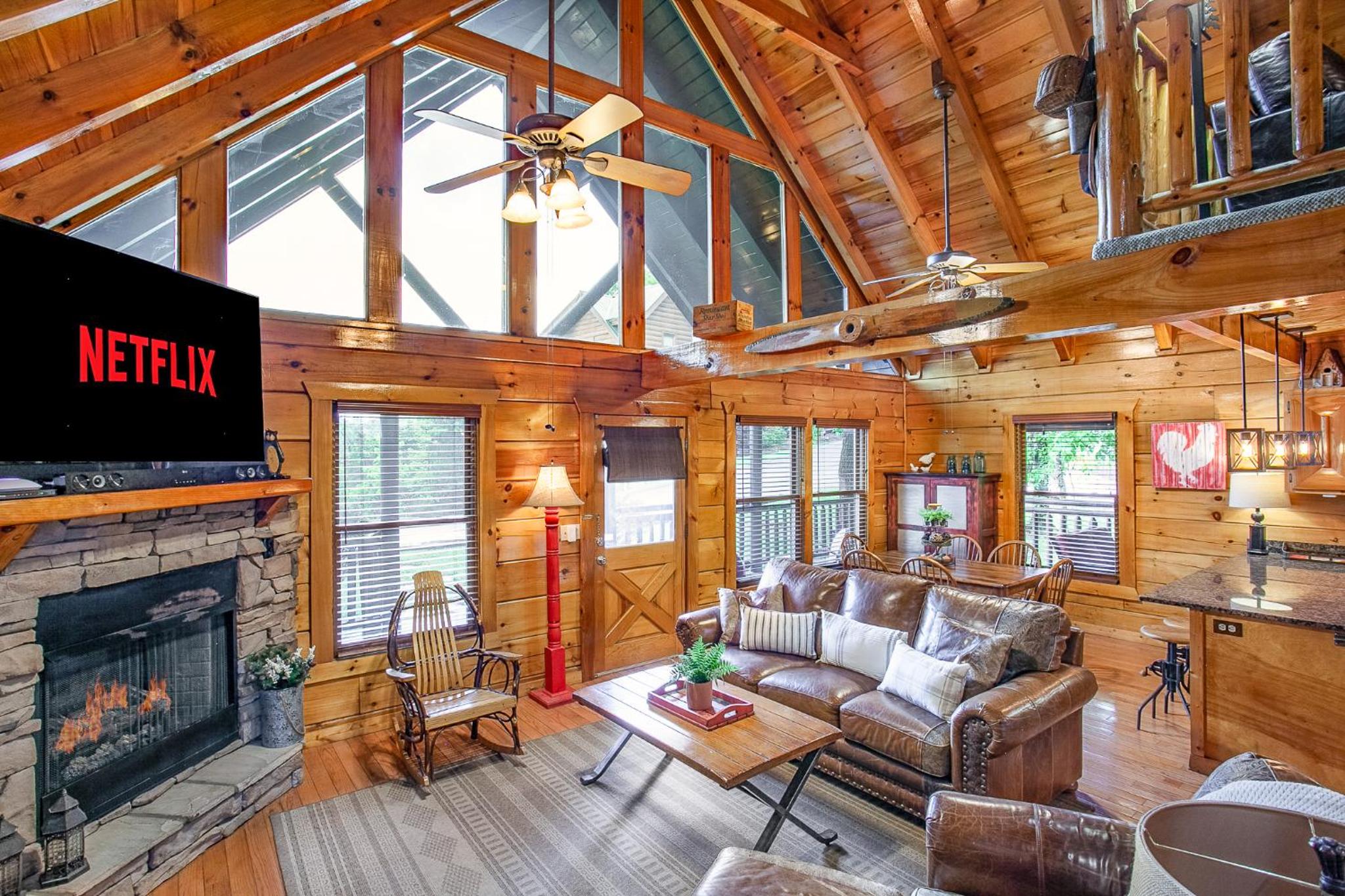 Bear Hugs - Hot Tub, 2 Fire Pits, and Fireplace