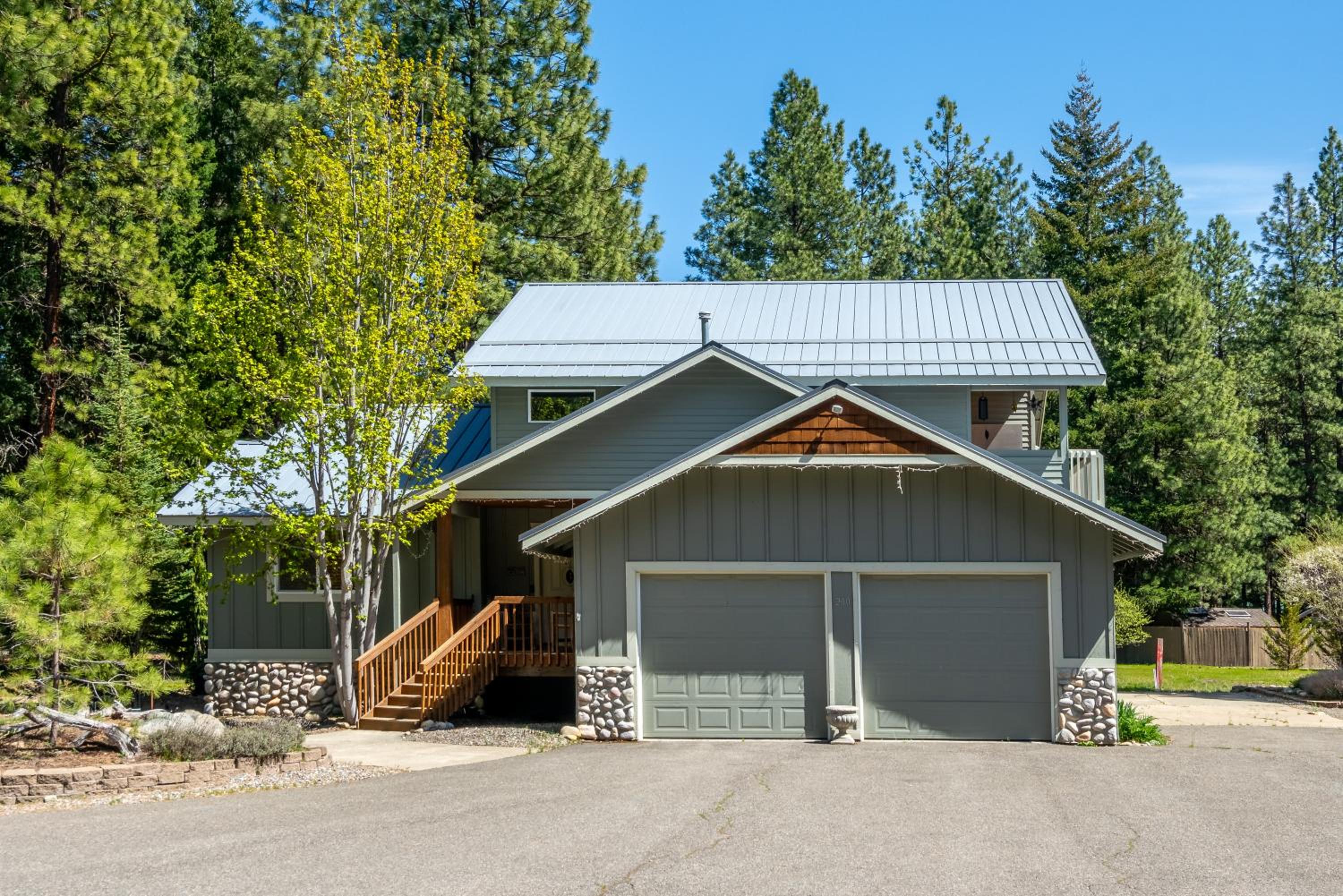 Cozy Pine Cabin Private Pool Access & Family Fun