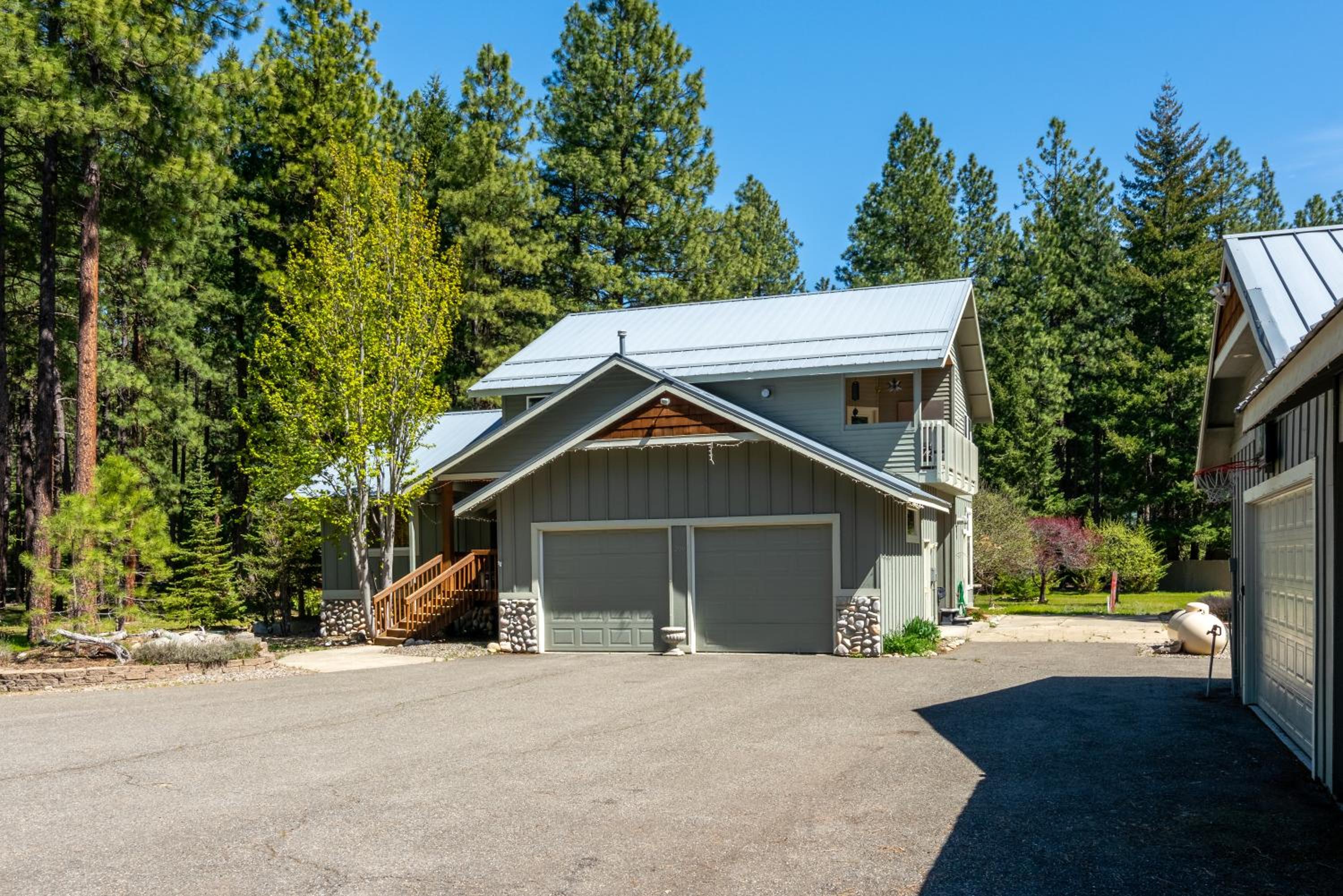Cozy Pine Cabin Private Pool Access & Family Fun