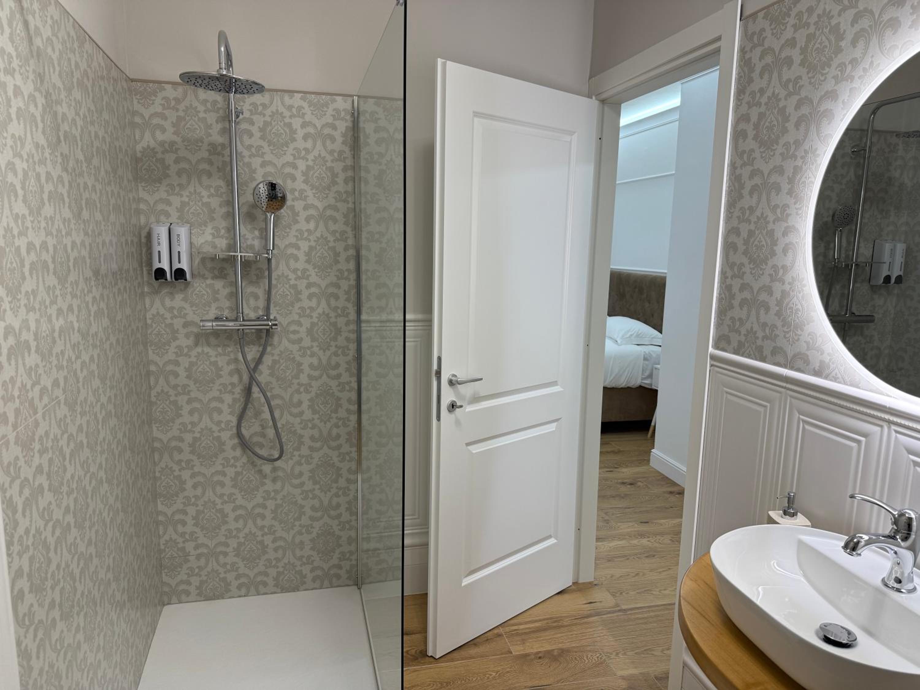 Emy Suites