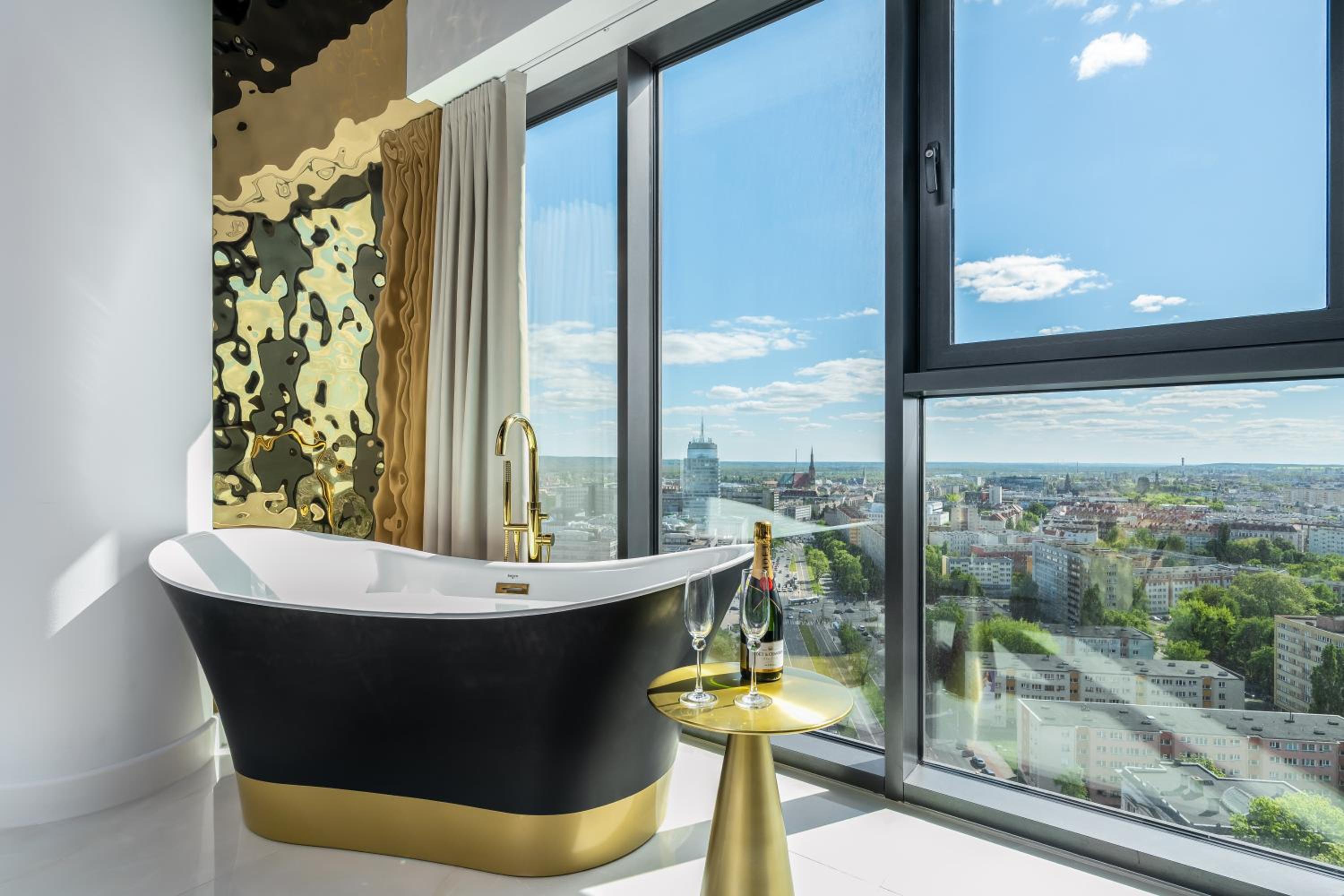 Goldstar Apartament- Wanna z widokiem, 19 Piętro, Hanza Tower Szczecin