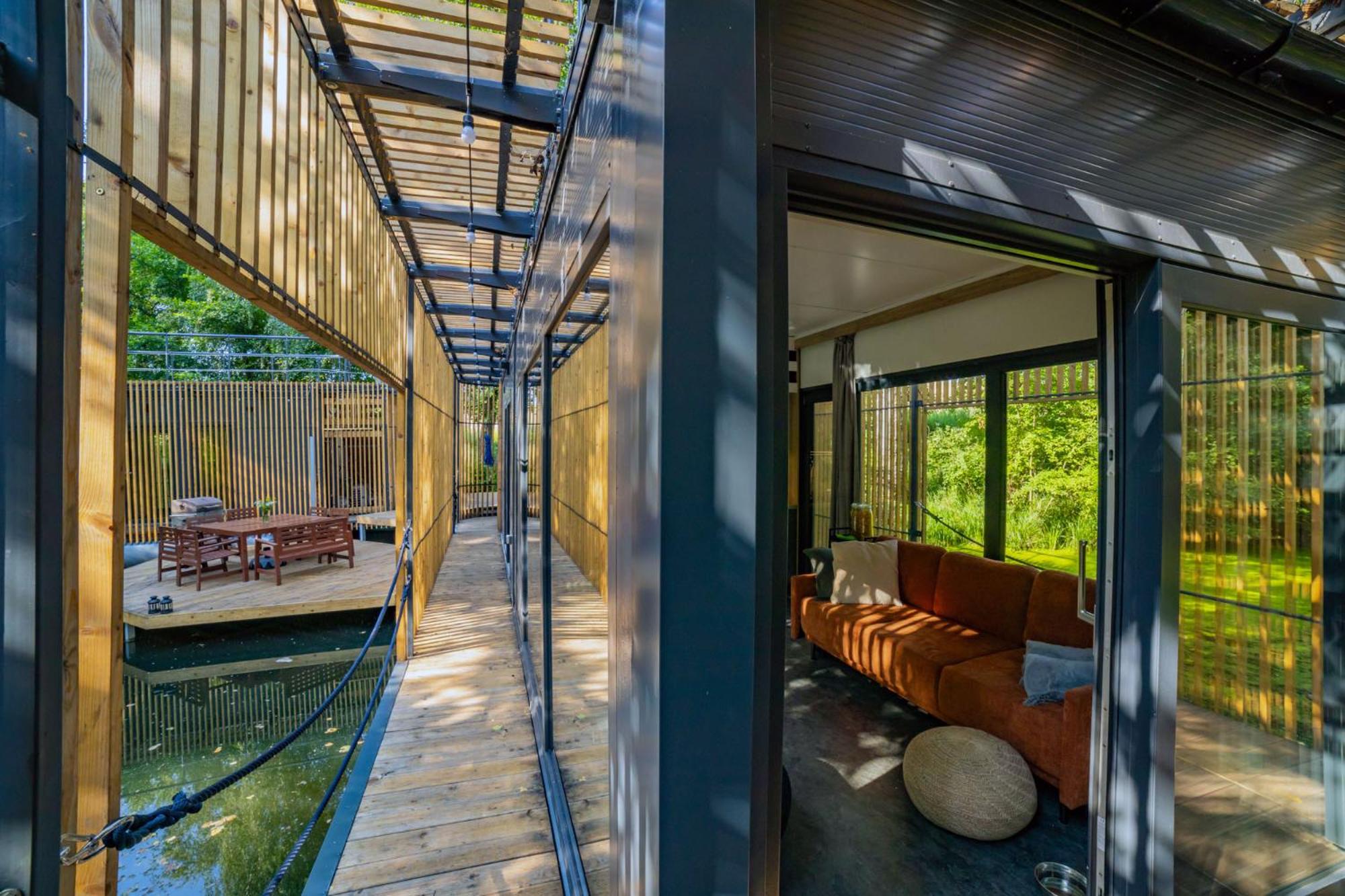 Water Hideout - Floating Luxury in Pure Wilderness