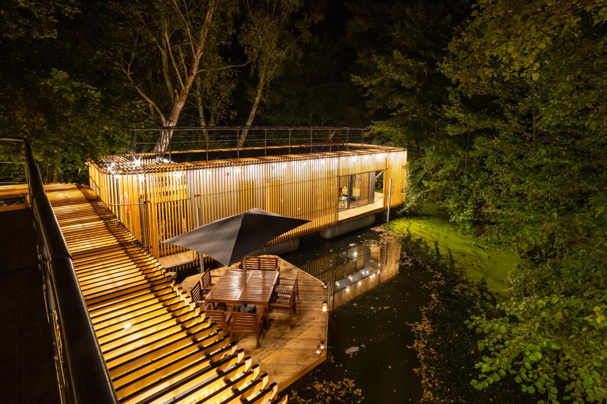 Water Hideout - Floating Luxury in Pure Wilderness