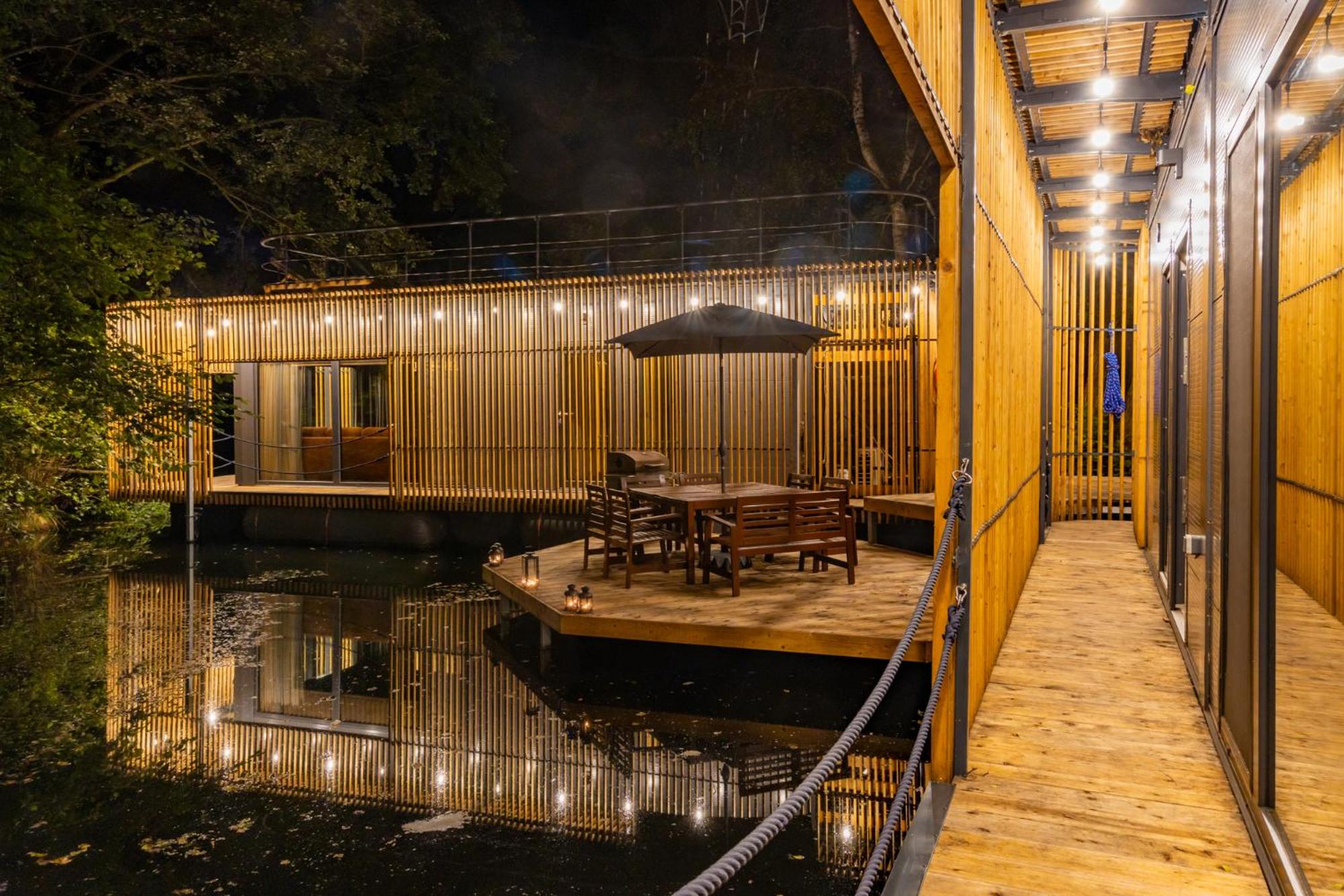 Water Hideout - Floating Luxury in Pure Wilderness