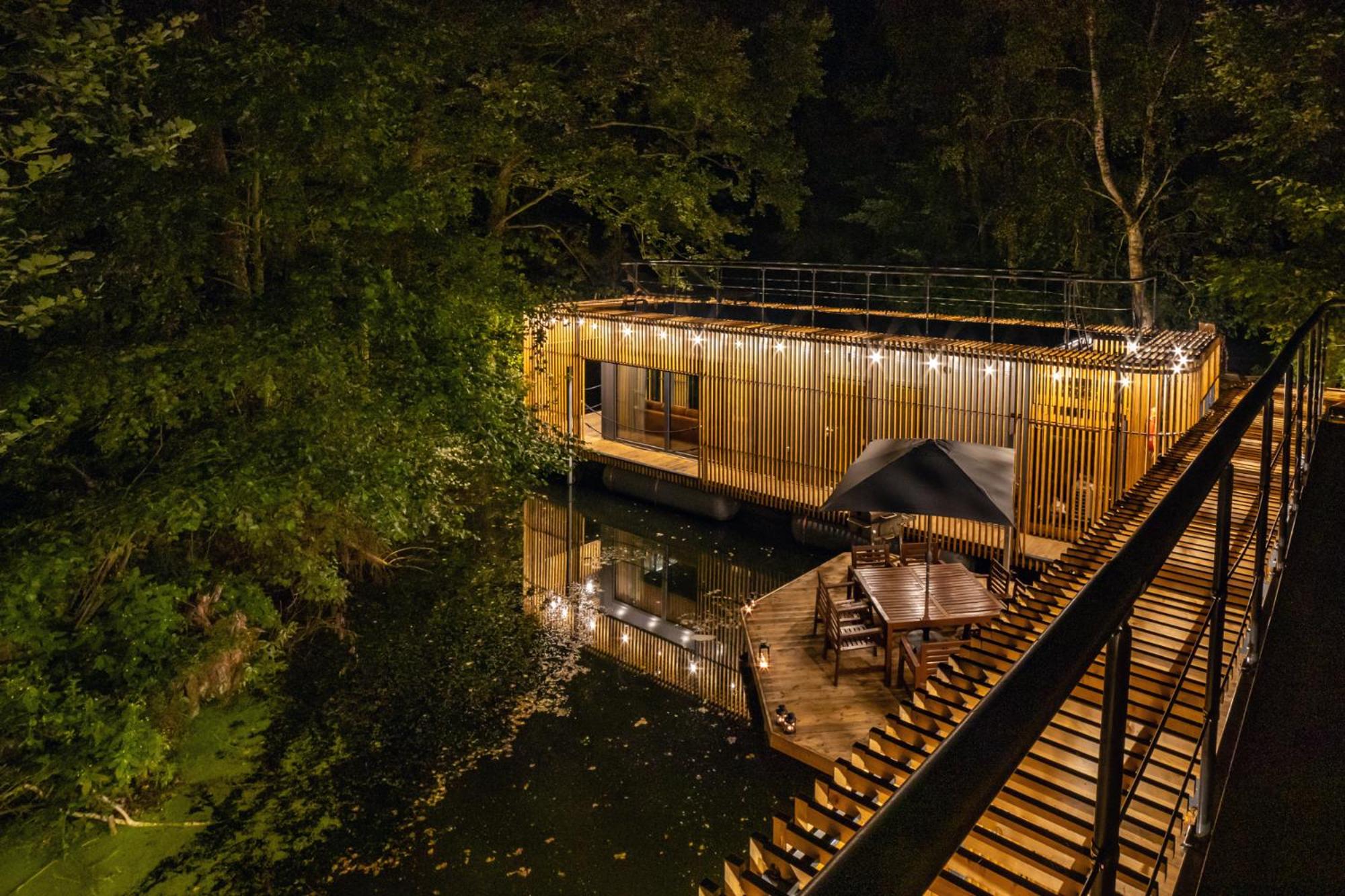 Water Hideout - Floating Luxury in Pure Wilderness
