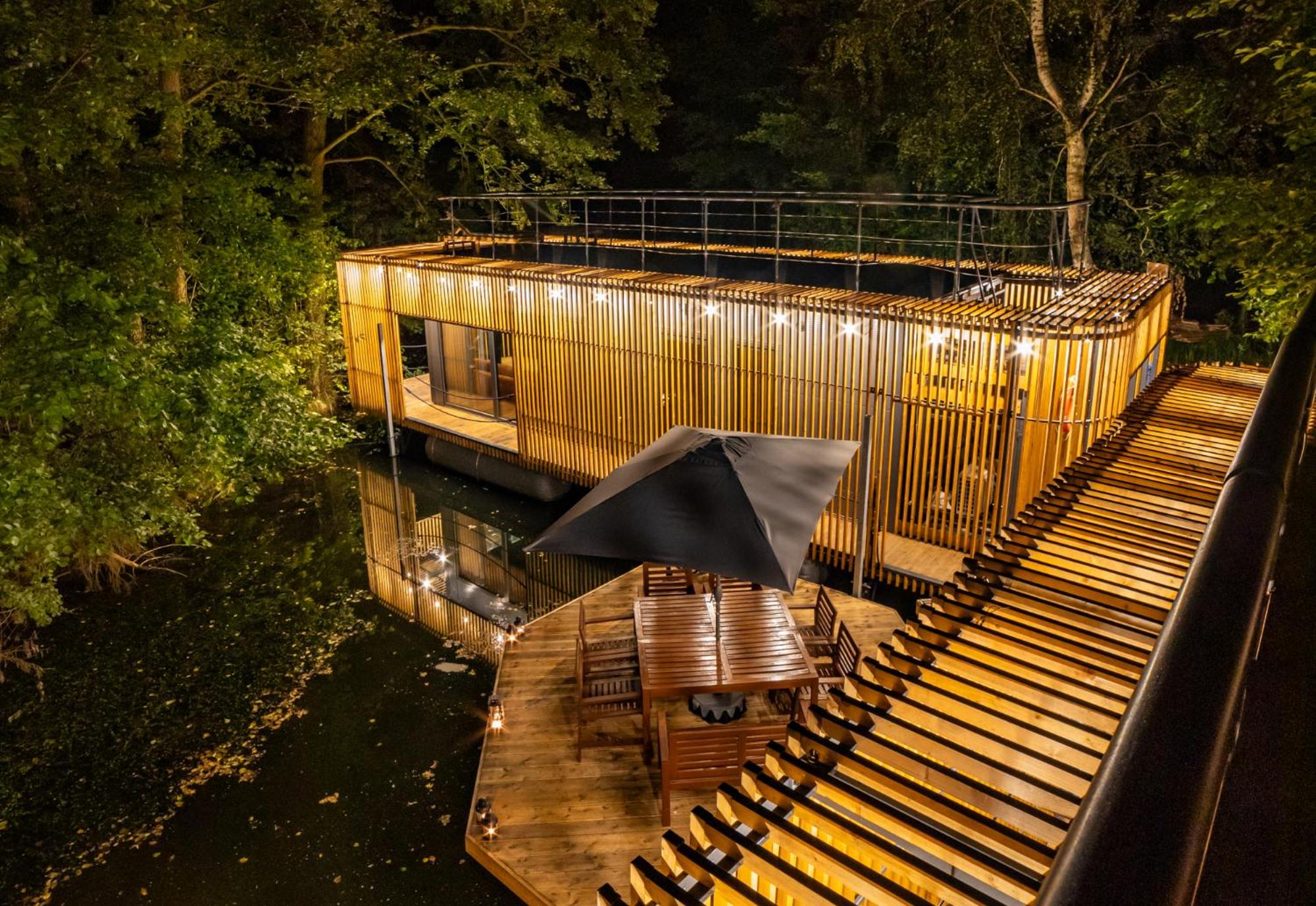 Water Hideout - Floating Luxury in Pure Wilderness