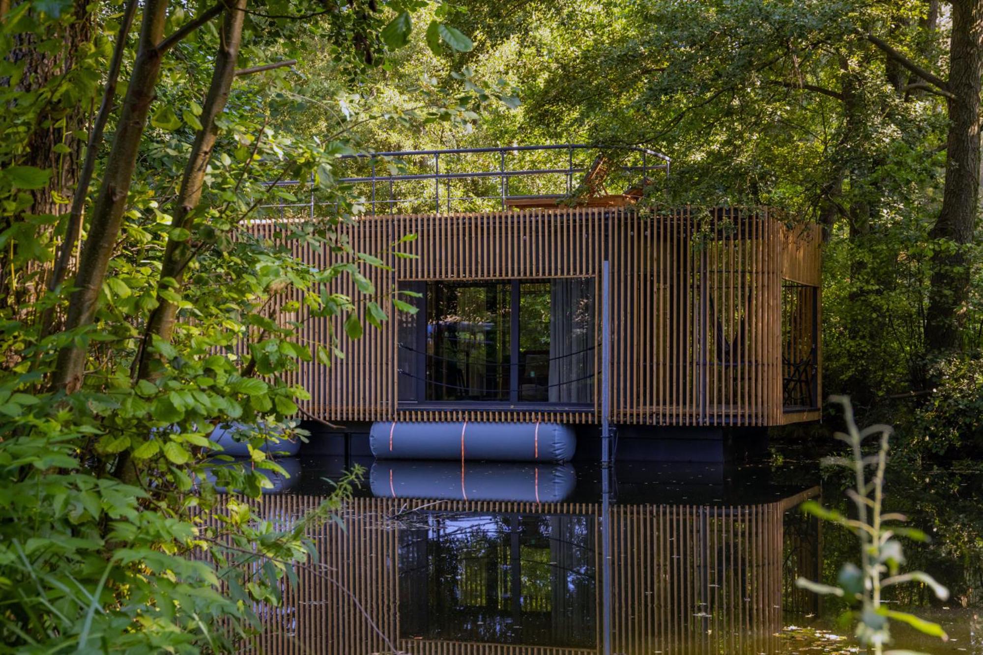 Water Hideout - Floating Luxury in Pure Wilderness