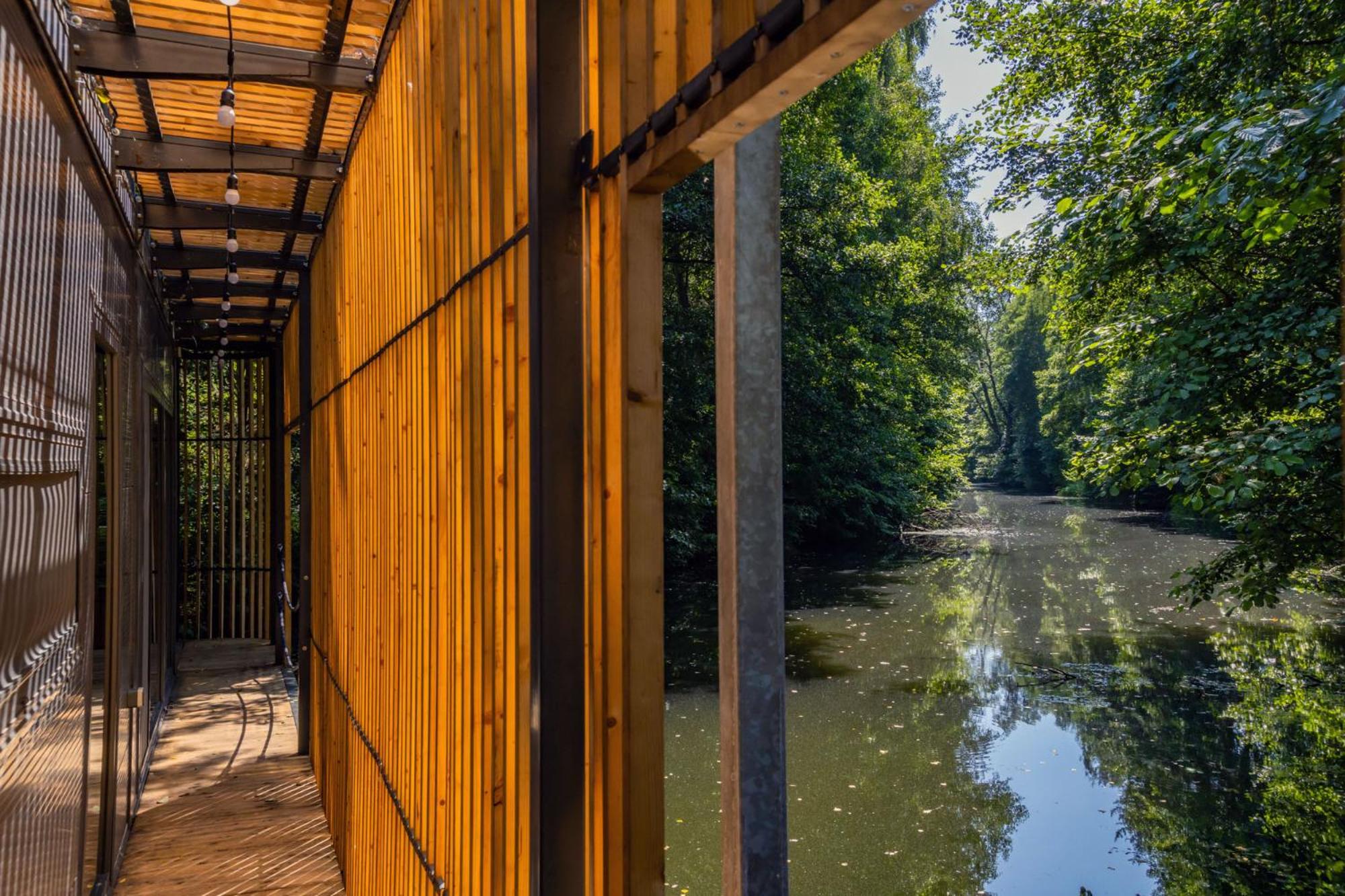 Water Hideout - Floating Luxury in Pure Wilderness
