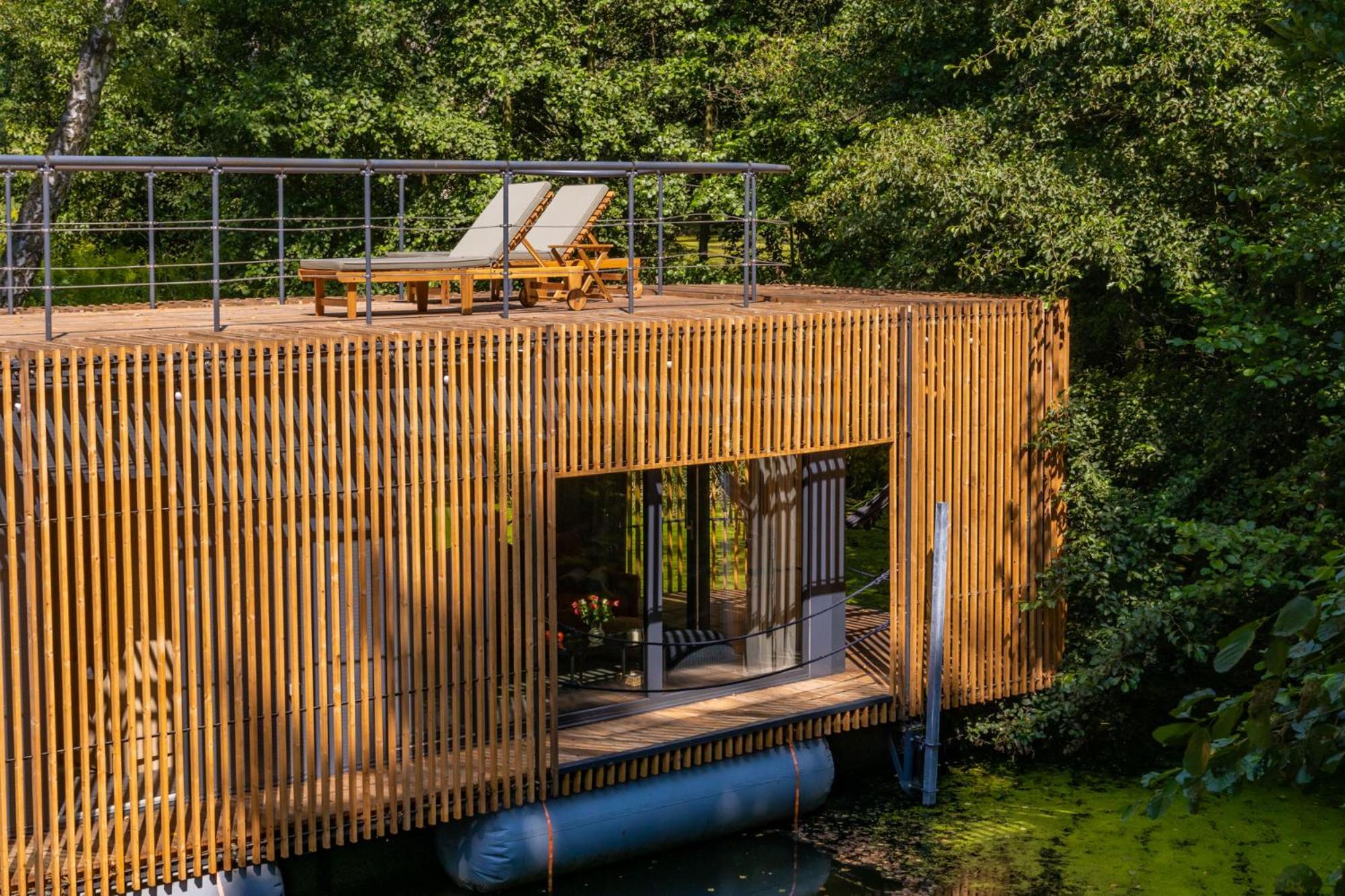 Water Hideout - Floating Luxury in Pure Wilderness