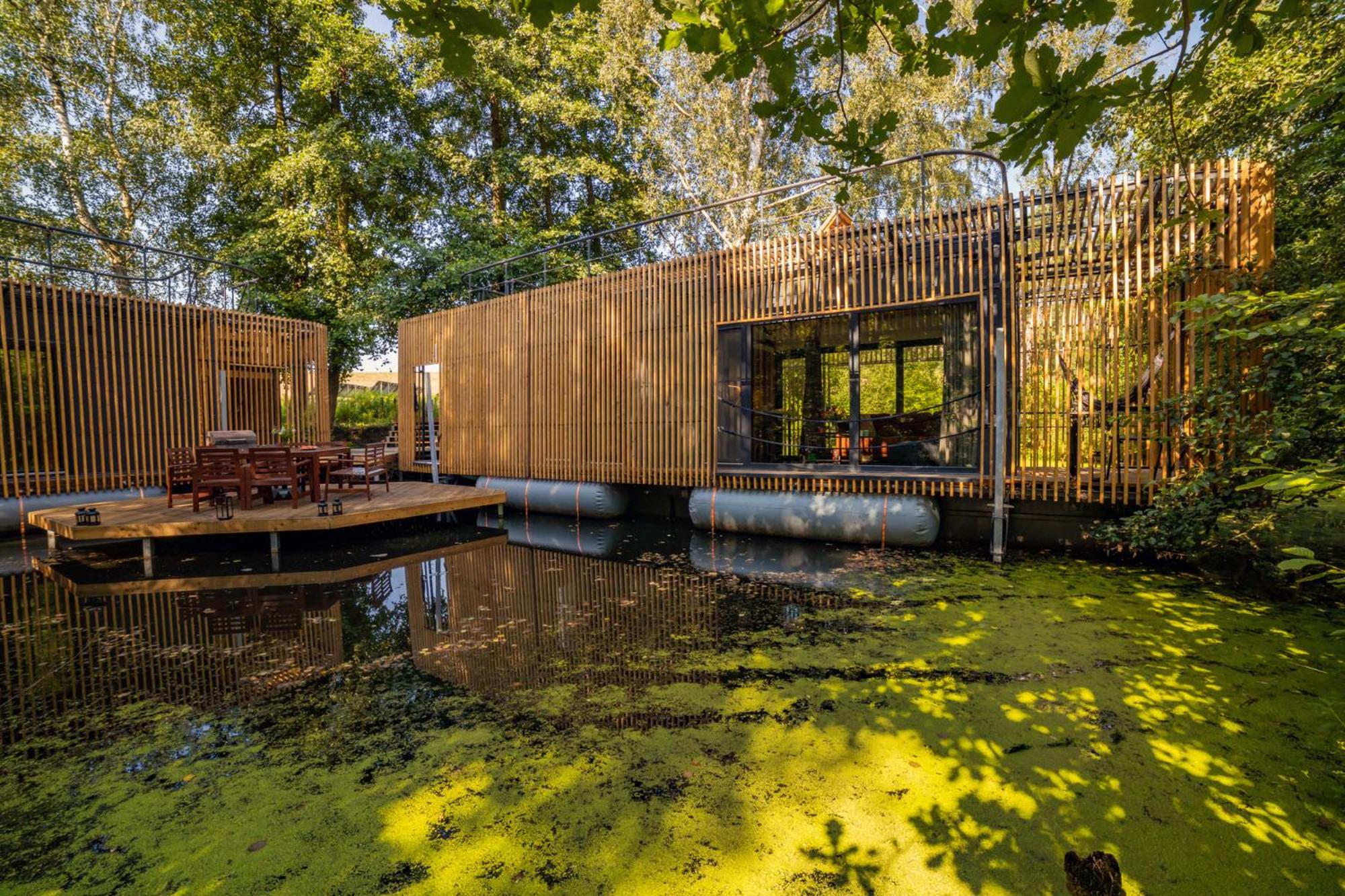 Water Hideout - Floating Luxury in Pure Wilderness