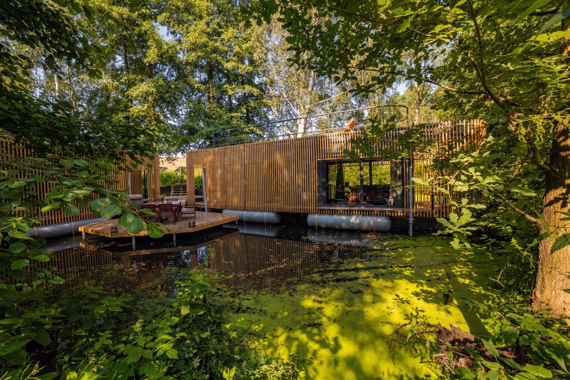 Water Hideout - Floating Luxury in Pure Wilderness