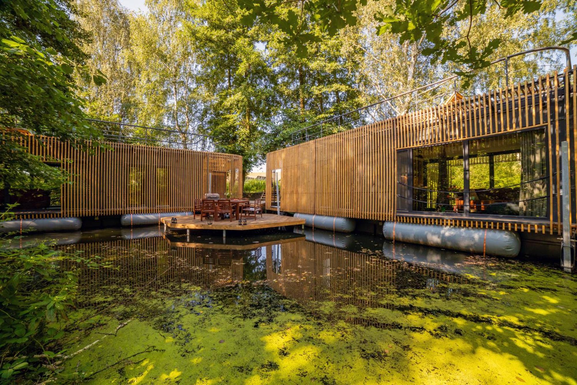 Water Hideout - Floating Luxury in Pure Wilderness
