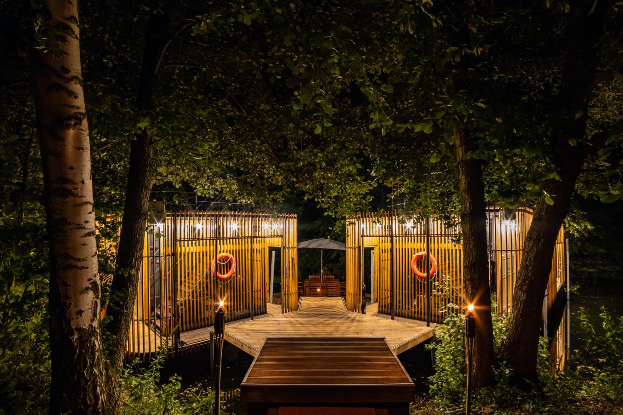 Water Hideout - Floating Luxury in Pure Wilderness