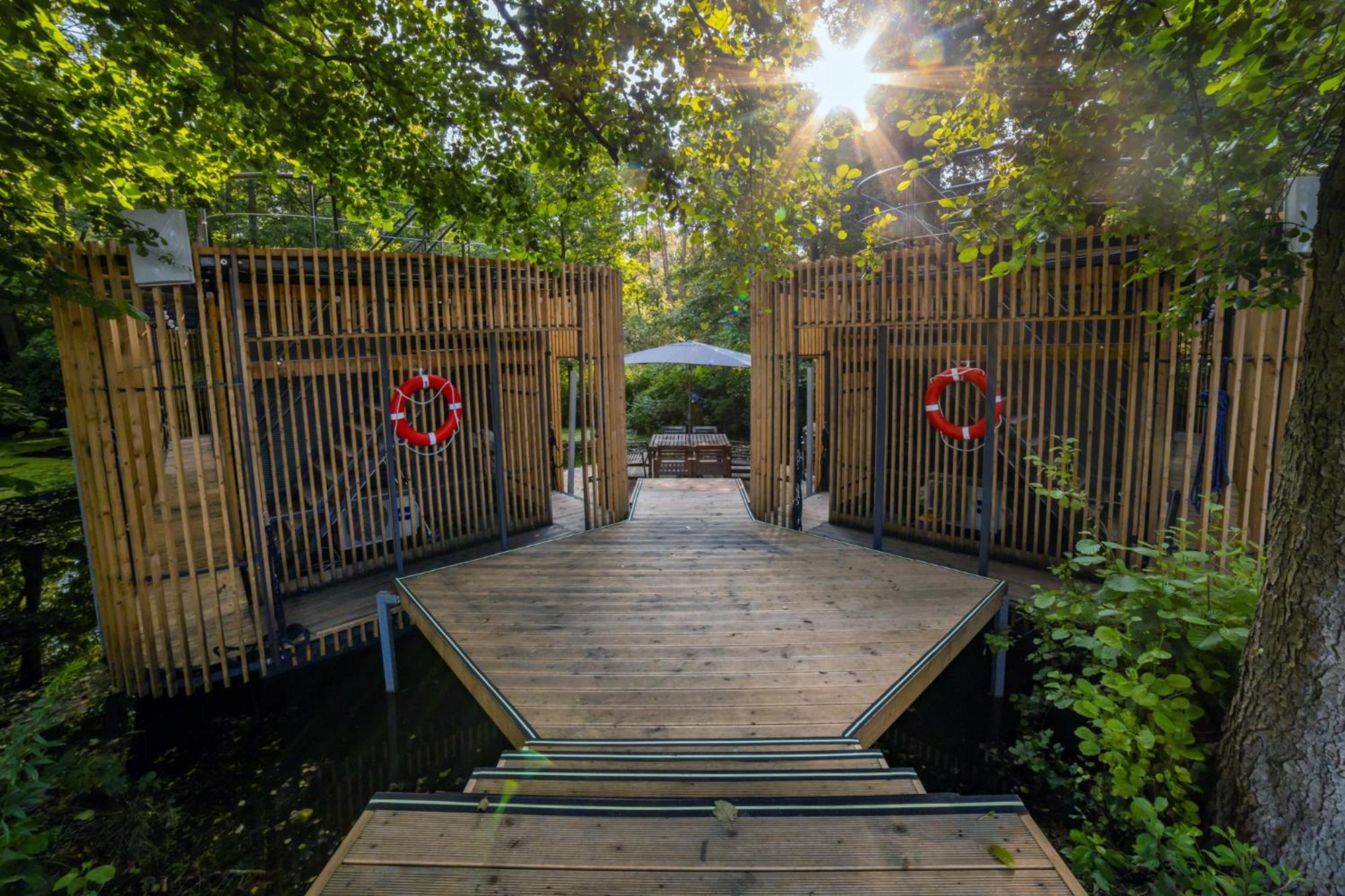 Water Hideout - Floating Luxury in Pure Wilderness