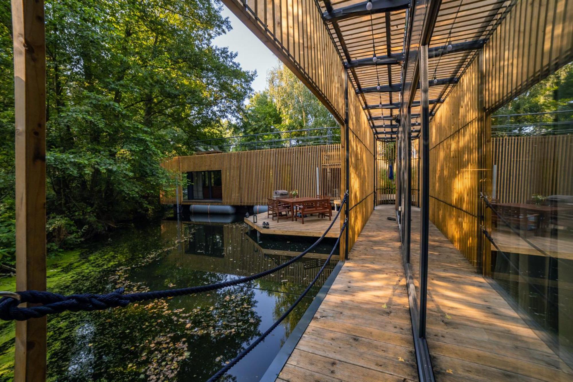 Water Hideout - Floating Luxury in Pure Wilderness