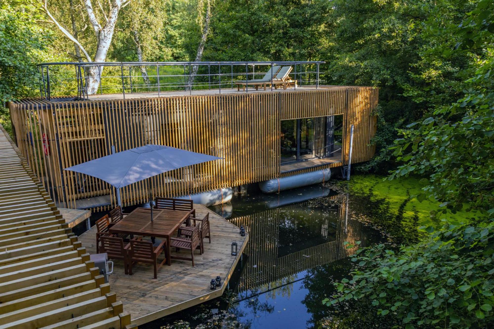 Water Hideout - Floating Luxury in Pure Wilderness