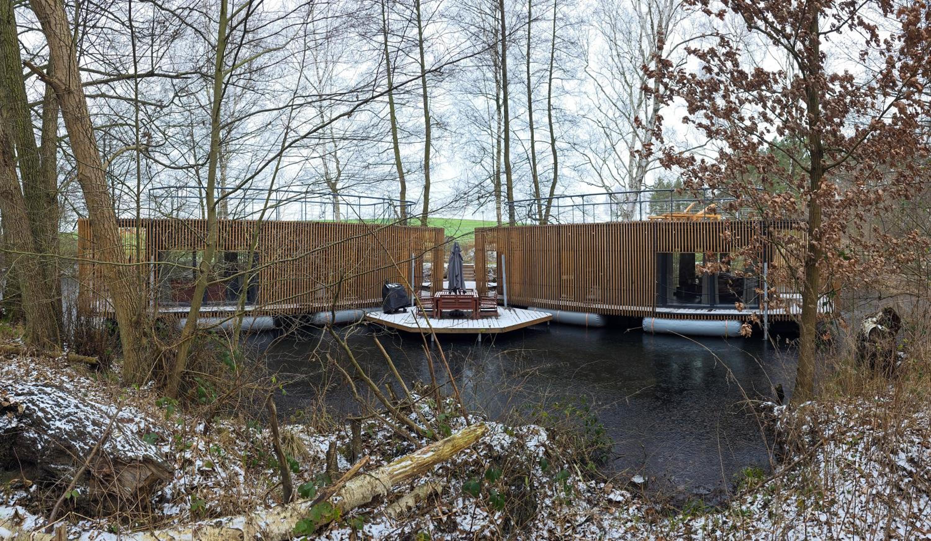 Water Hideout - Floating Luxury in Pure Wilderness