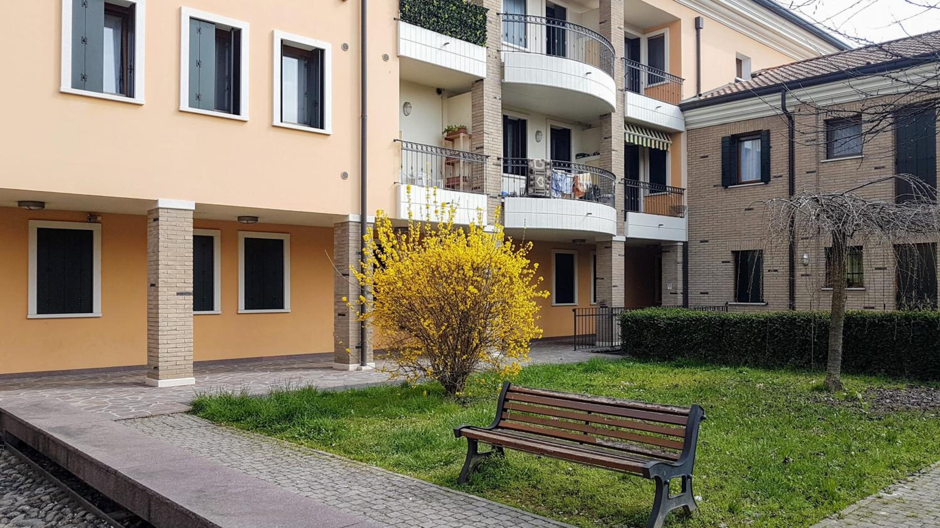 Vicino ad Agripolis fra Venezia e Padova in un piccolo paese - Maya