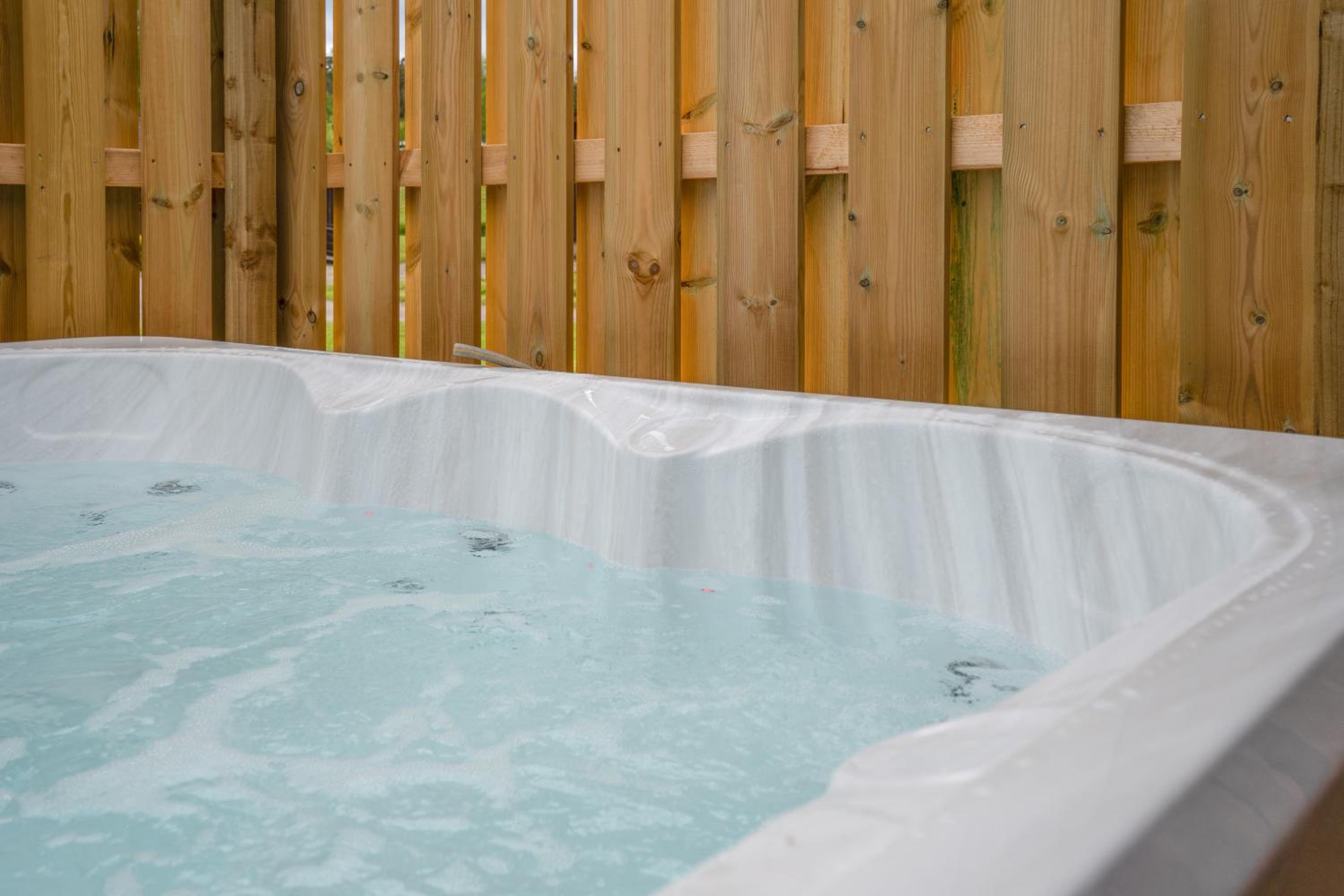 3Bed Lodge - Hot Tub - by Holiday Homes