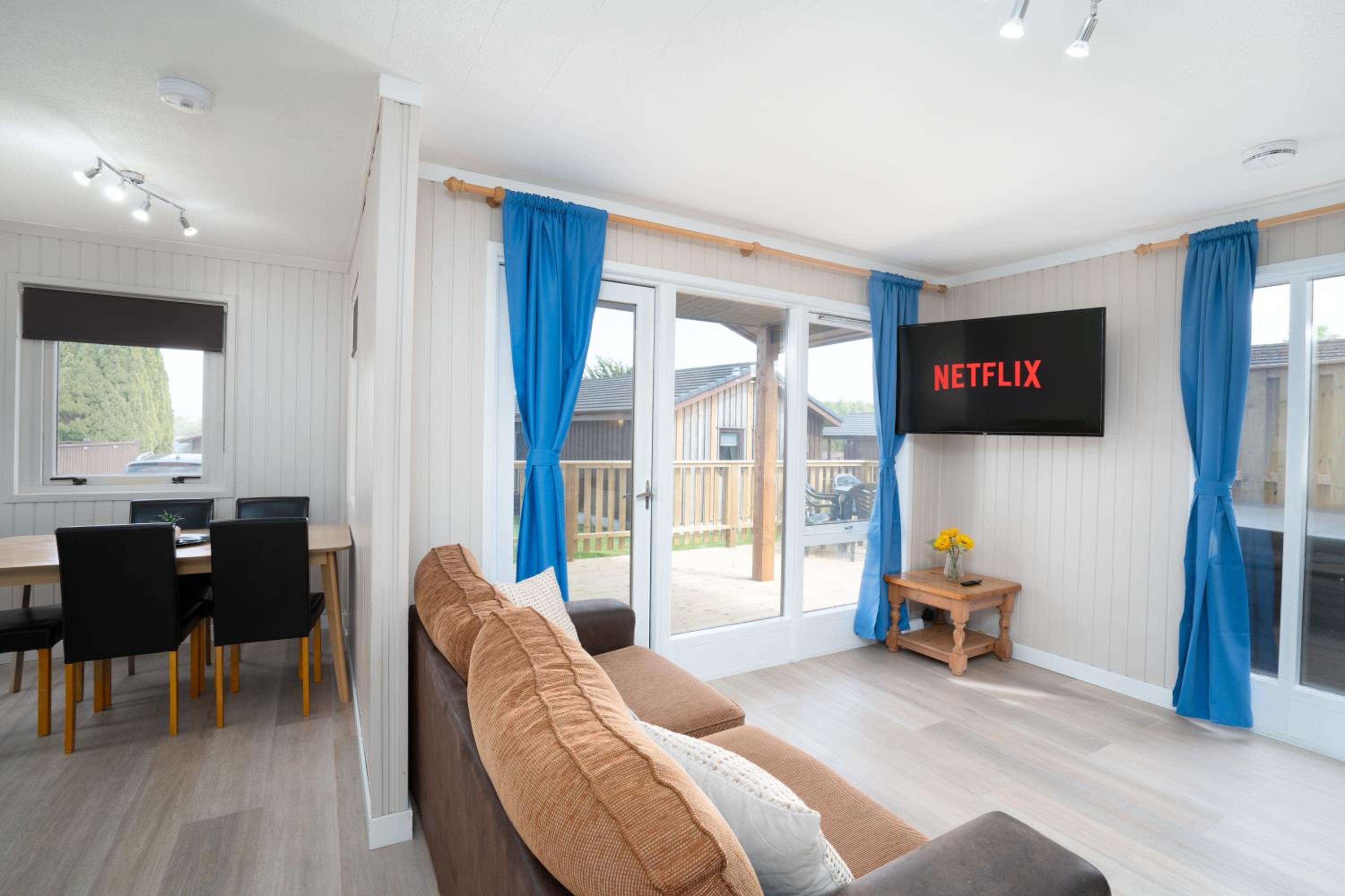 3Bed Lodge - Hot Tub - by Holiday Homes