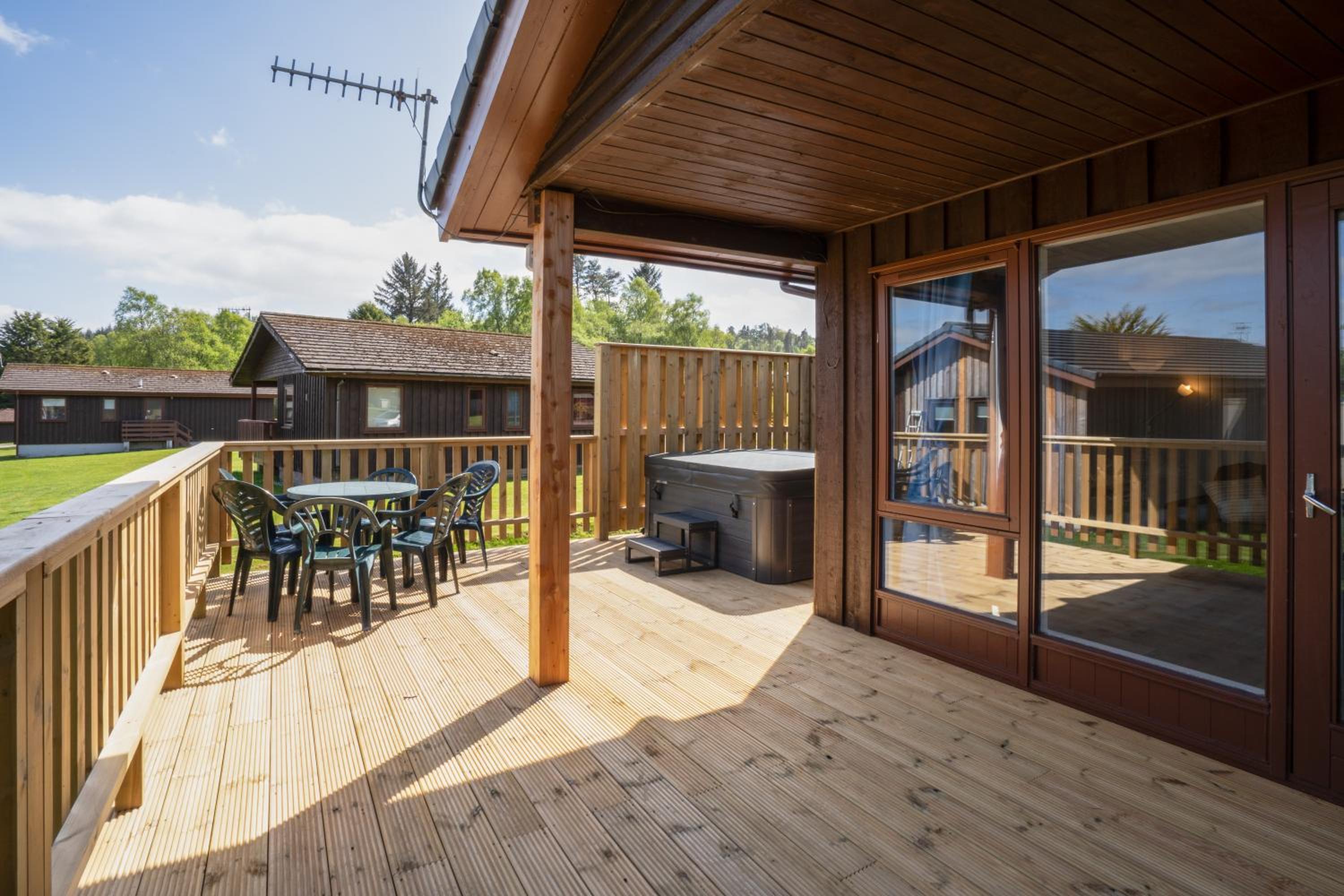 3Bed Lodge - Hot Tub - by Holiday Homes