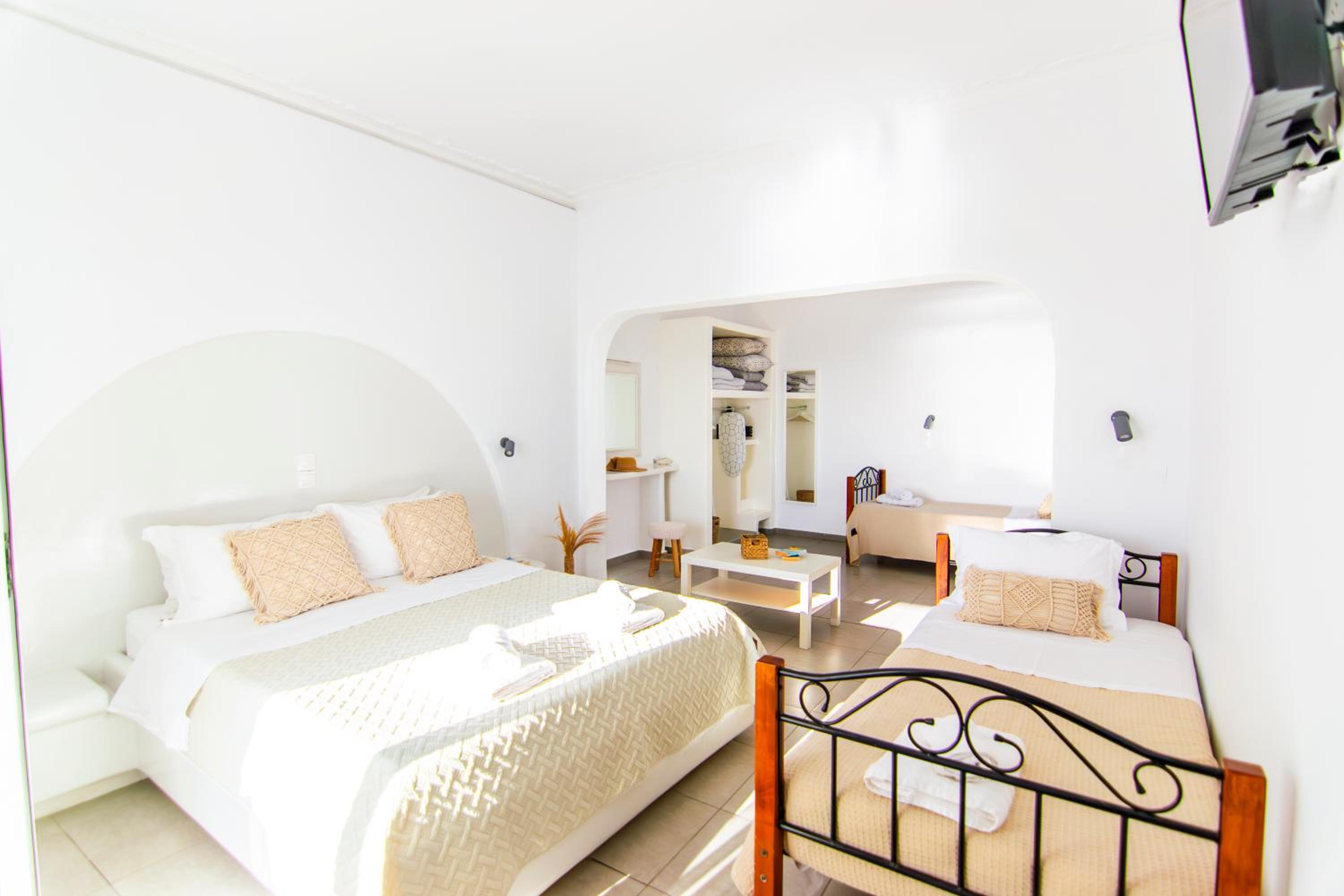 Zisis Pension