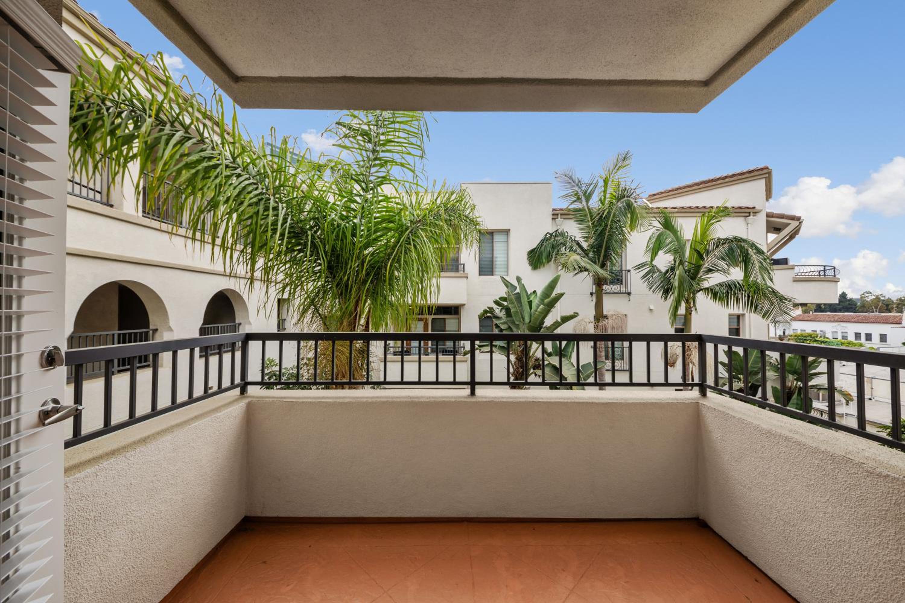 Promo Casa Miel Heart of Westwood Luxury Condo
